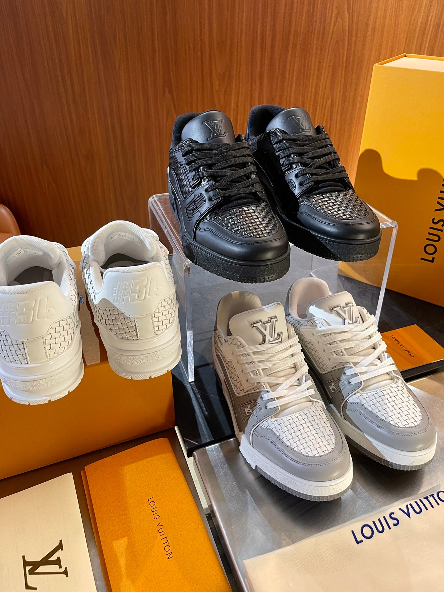 [LOUIS VUITTON] LV Classic Trendy Shoes! Made of imported genuine leather, water-dyed cowhide lining, original version of durable and lightweight, high-quality fine products! Size: 35-45 (46 can be customized)