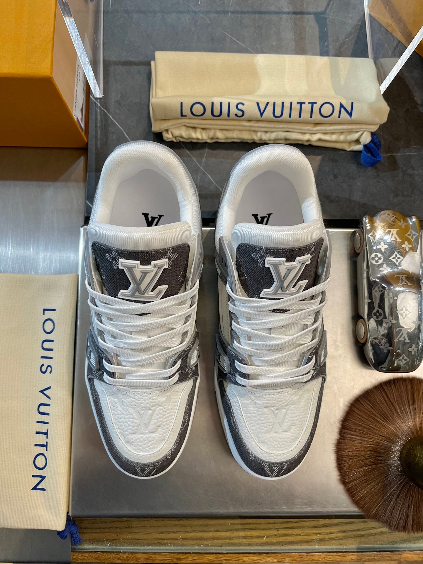 [LOUIS VUITTON] LV Classic Trendy Shoes! Made of imported genuine leather, water-dyed cowhide lining, original version of durable and lightweight, high-quality fine products! Size: 35-45 (46 can be customized)