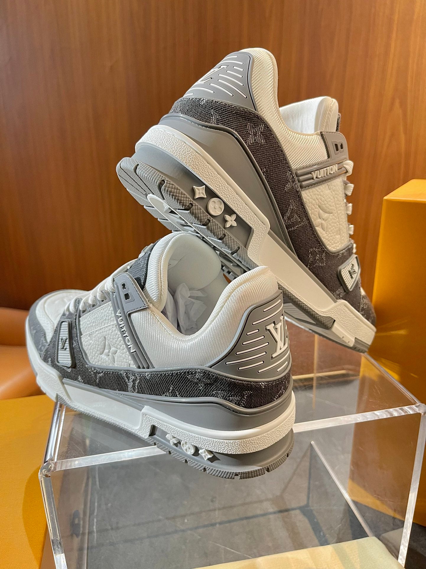 [LOUIS VUITTON] LV Classic Trendy Shoes! Made of imported genuine leather, water-dyed cowhide lining, original version of durable and lightweight, high-quality fine products! Size: 35-45 (46 can be customized)
