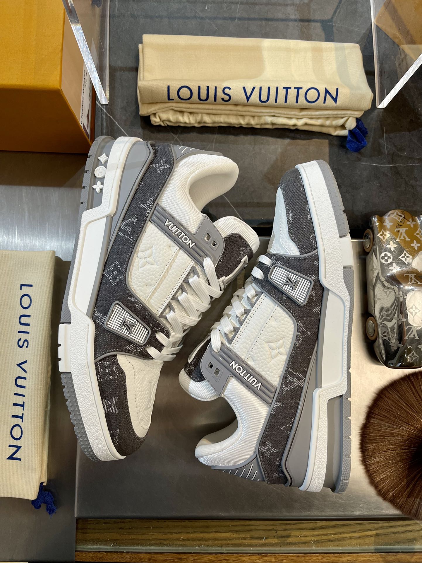 [LOUIS VUITTON] LV Classic Trendy Shoes! Made of imported genuine leather, water-dyed cowhide lining, original version of durable and lightweight, high-quality fine products! Size: 35-45 (46 can be customized)