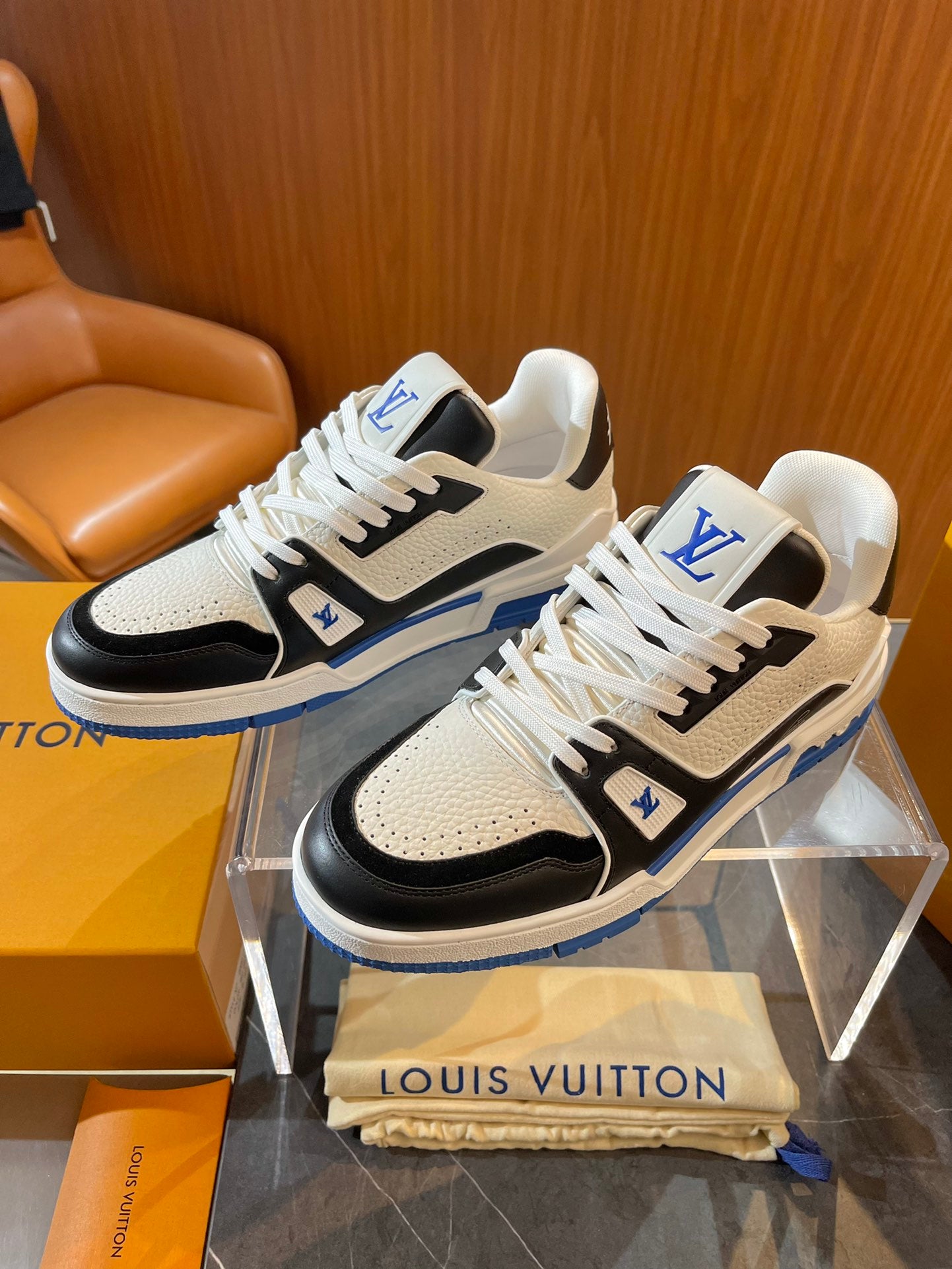 [LOUIS VUITTON] LV Classic Trendy Shoes! Made of imported genuine leather, water-dyed cowhide lining, original version of durable and lightweight, high-quality fine products! Size: 35-45 (46 can be customized)