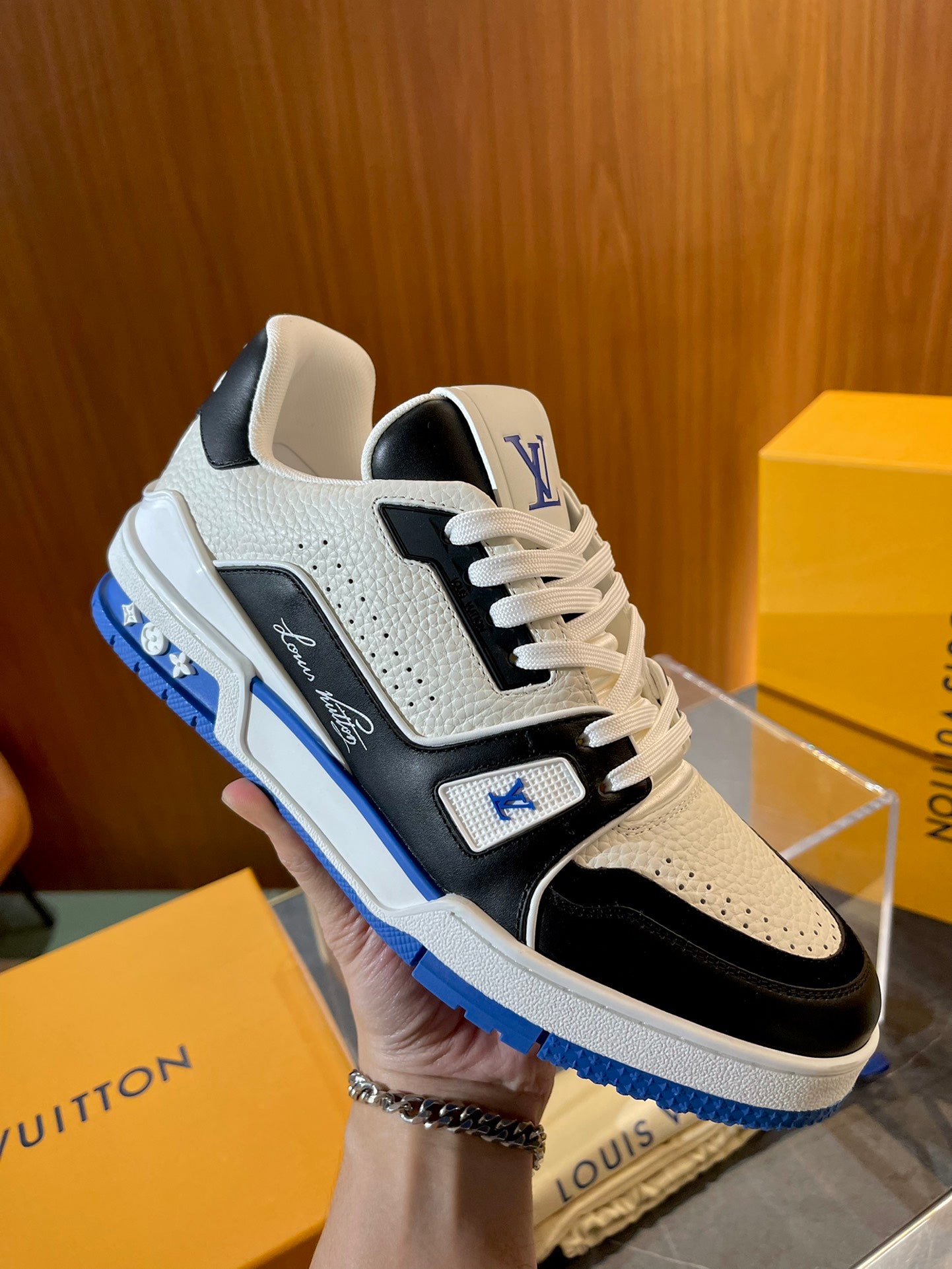 [LOUIS VUITTON] LV Classic Trendy Shoes! Made of imported genuine leather, water-dyed cowhide lining, original version of durable and lightweight, high-quality fine products! Size: 35-45 (46 can be customized)