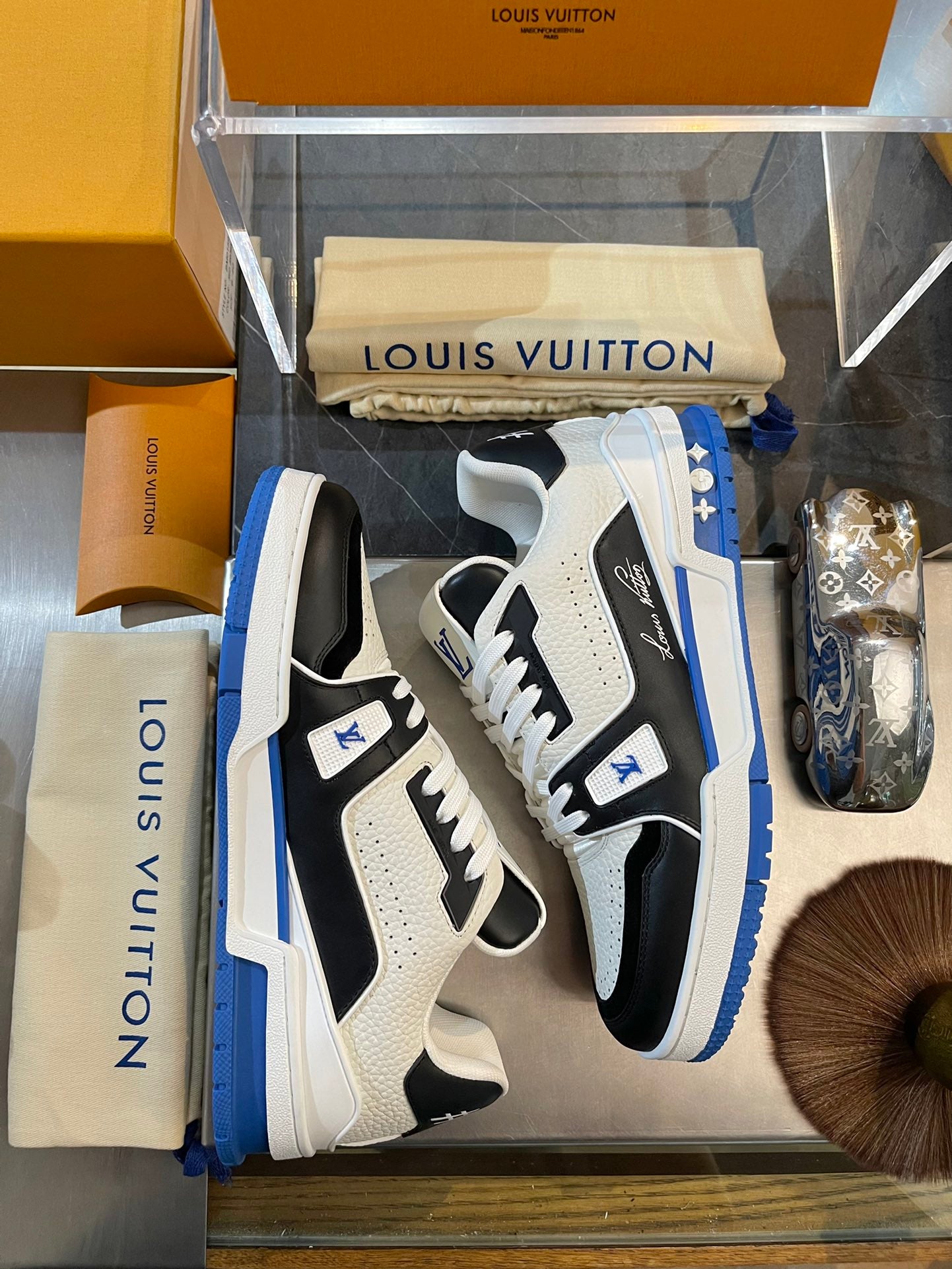 [LOUIS VUITTON] LV Classic Trendy Shoes! Made of imported genuine leather, water-dyed cowhide lining, original version of durable and lightweight, high-quality fine products! Size: 35-45 (46 can be customized)