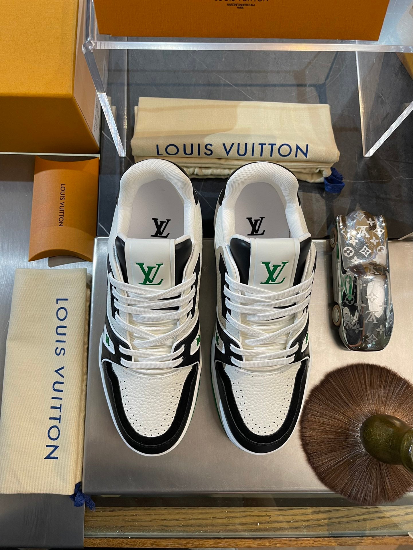 [LOUIS VUITTON] LV Classic Trendy Shoes! Made of imported genuine leather, water-dyed cowhide lining, original version of durable and lightweight, high-quality fine products! Size: 35-45 (46 can be customized)