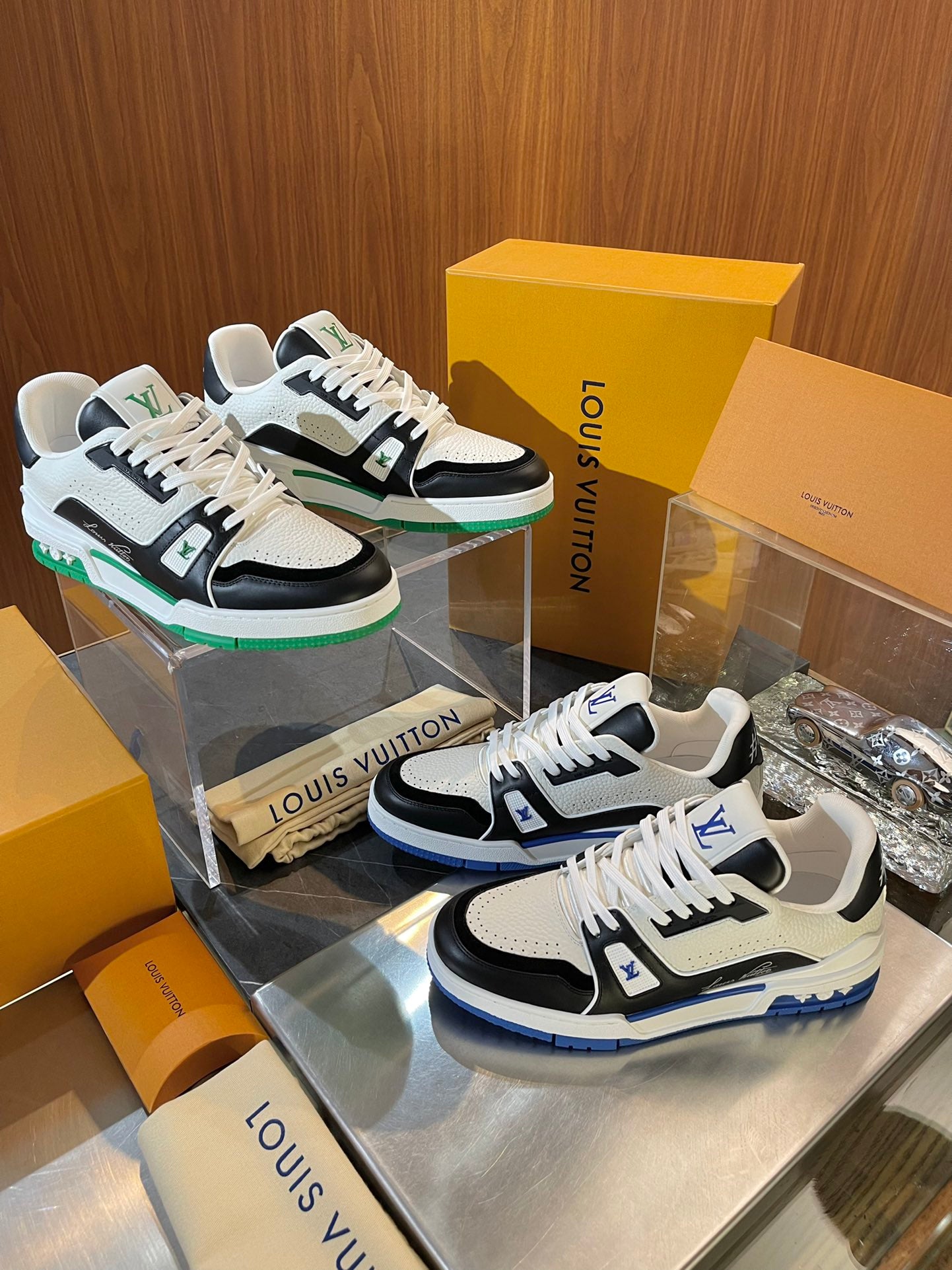 [LOUIS VUITTON] LV Classic Trendy Shoes! Made of imported genuine leather, water-dyed cowhide lining, original version of durable and lightweight, high-quality fine products! Size: 35-45 (46 can be customized)