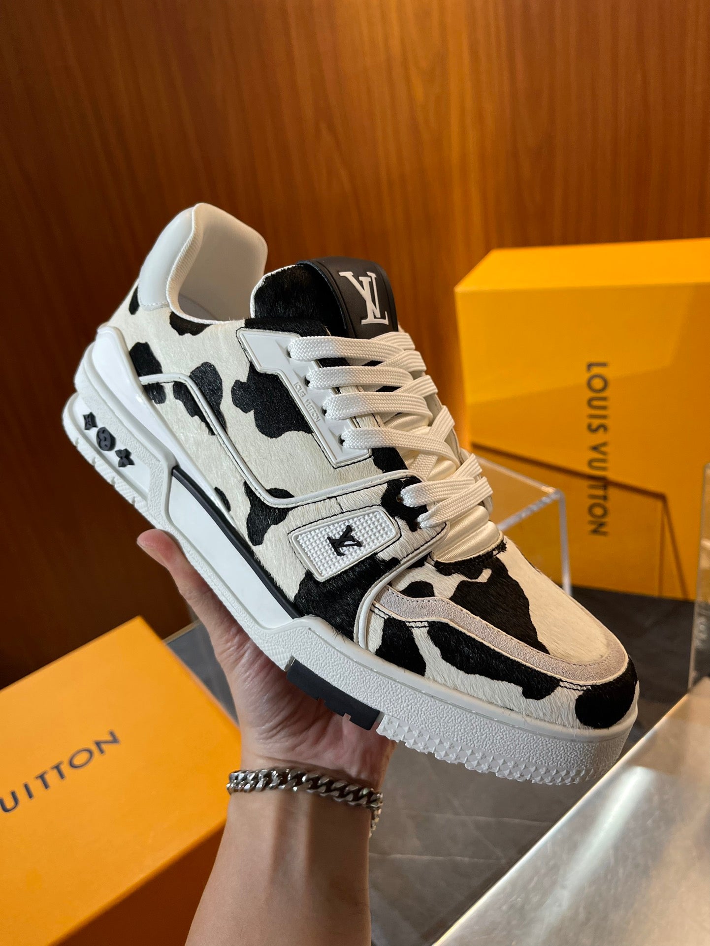 [LOUIS VUITTON] LV Classic Trendy Shoes! Made of imported genuine leather, water-dyed cowhide lining, original version of durable and lightweight, high-quality fine products! Size: 35-45 (46 can be customized)