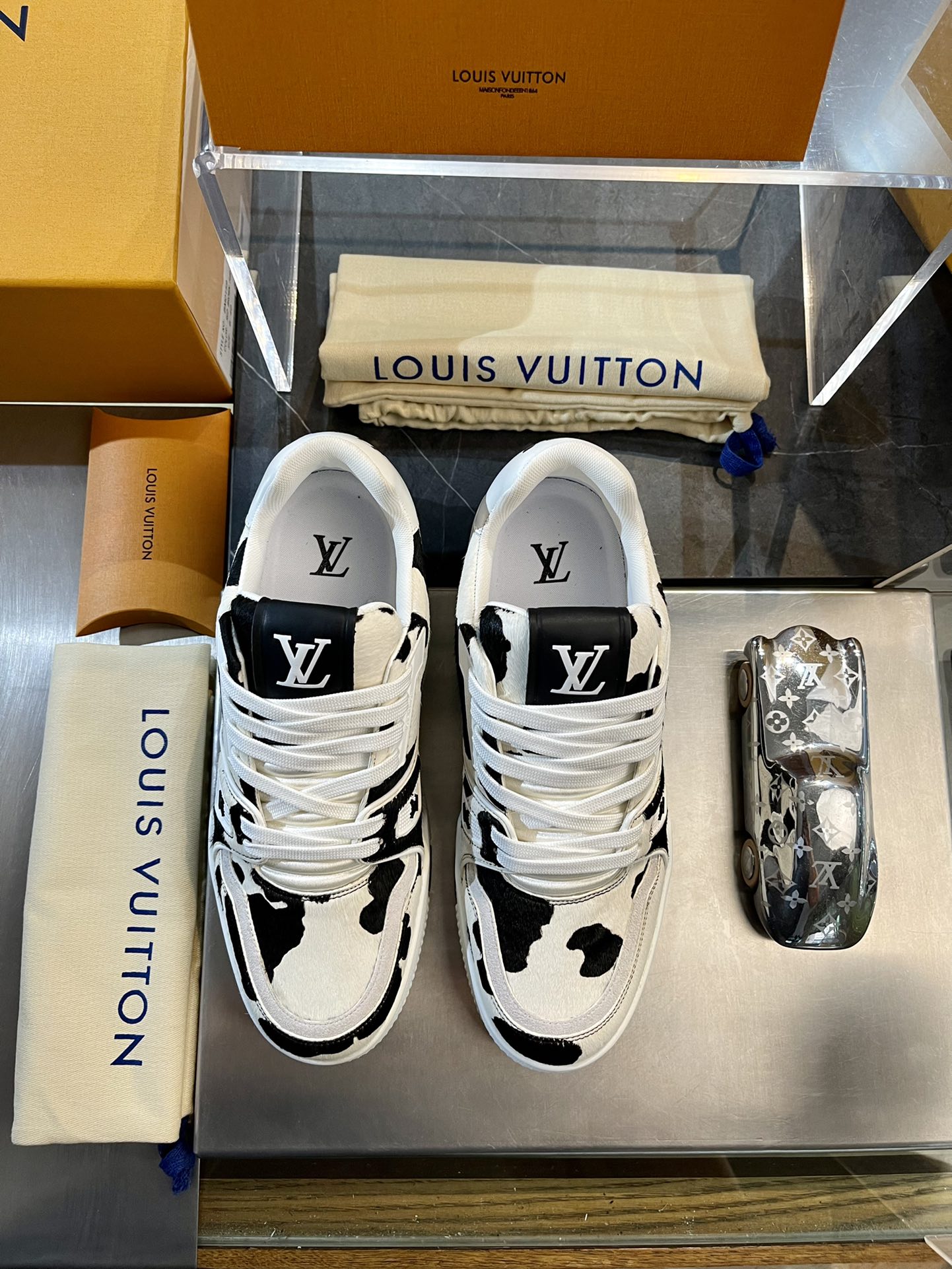 [LOUIS VUITTON] LV Classic Trendy Shoes! Made of imported genuine leather, water-dyed cowhide lining, original version of durable and lightweight, high-quality fine products! Size: 35-45 (46 can be customized)