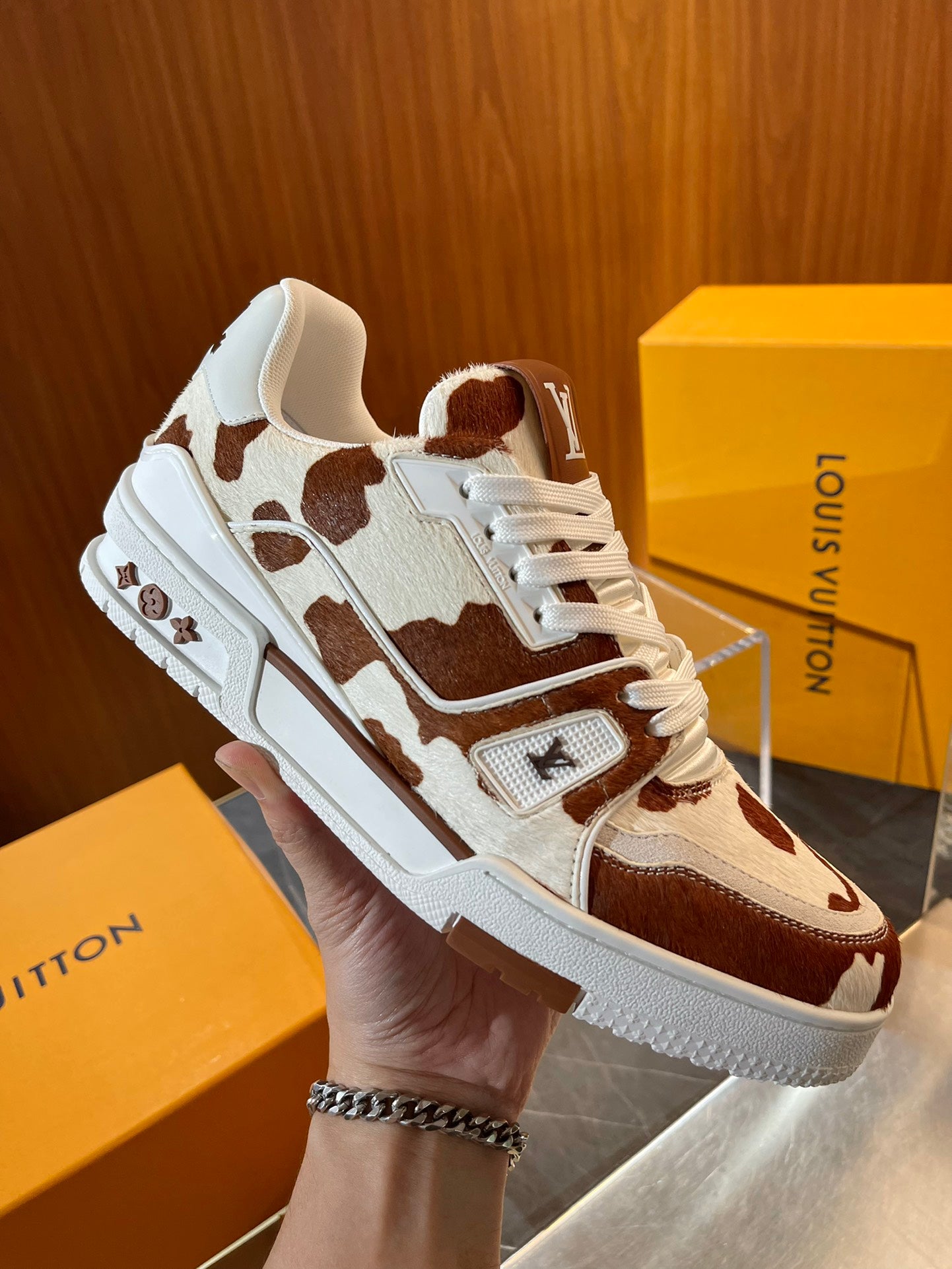 [LOUIS VUITTON] LV Classic Trendy Shoes! Made of imported genuine leather, water-dyed cowhide lining, original version of durable and lightweight, high-quality fine products! Size: 35-45 (46 can be customized)