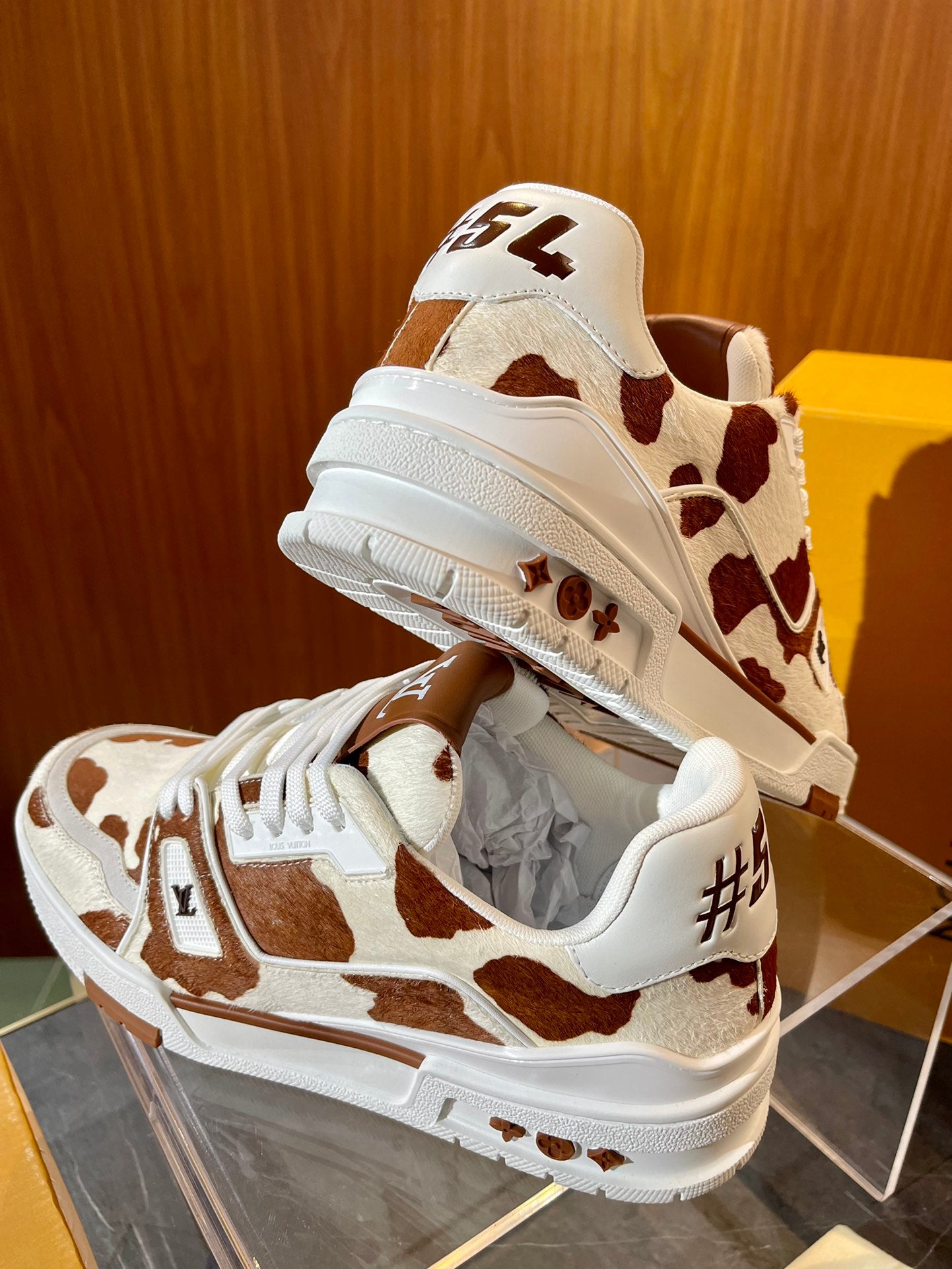 [LOUIS VUITTON] LV Classic Trendy Shoes! Made of imported genuine leather, water-dyed cowhide lining, original version of durable and lightweight, high-quality fine products! Size: 35-45 (46 can be customized)