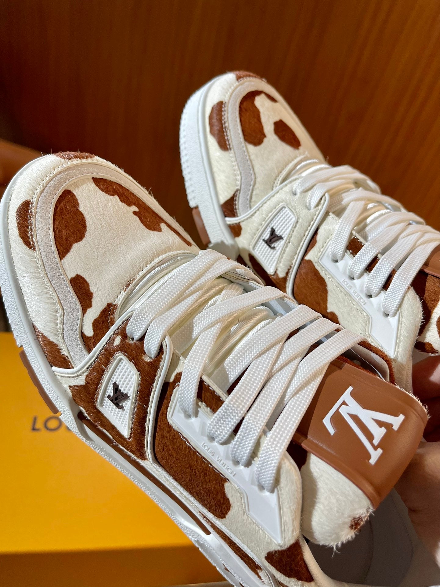 [LOUIS VUITTON] LV Classic Trendy Shoes! Made of imported genuine leather, water-dyed cowhide lining, original version of durable and lightweight, high-quality fine products! Size: 35-45 (46 can be customized)