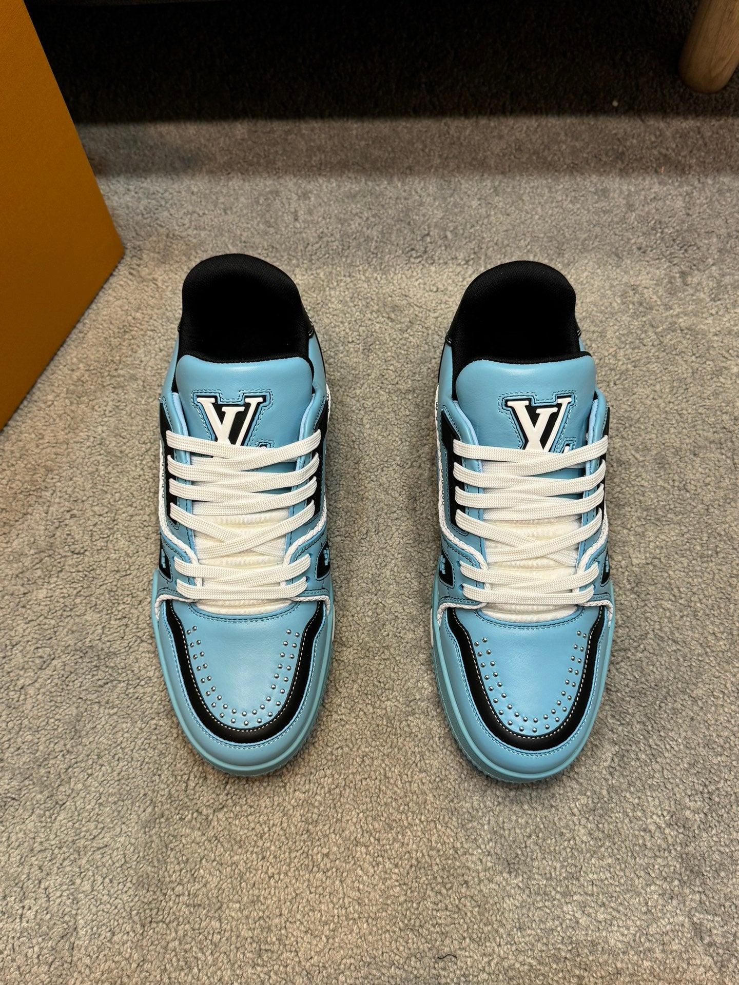 [LOUIS VUITTON] LV Classic Trendy Shoes! Made of imported genuine leather, water-dyed cowhide lining, original version of durable and lightweight, high-quality fine products! Size: 35-45 (46 can be customized)