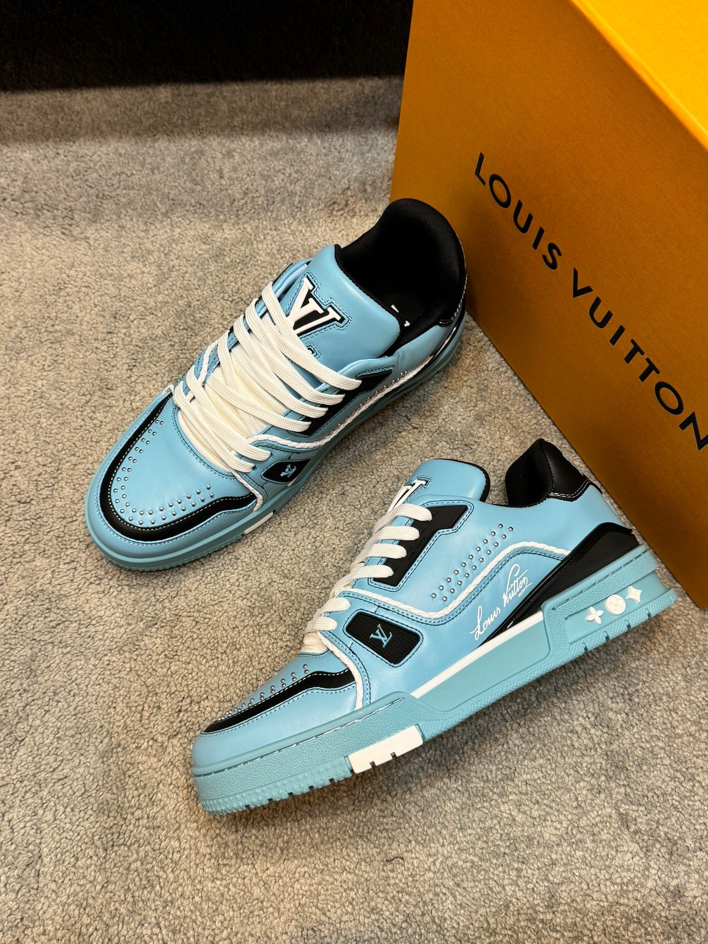 [LOUIS VUITTON] LV Classic Trendy Shoes! Made of imported genuine leather, water-dyed cowhide lining, original version of durable and lightweight, high-quality fine products! Size: 35-45 (46 can be customized)