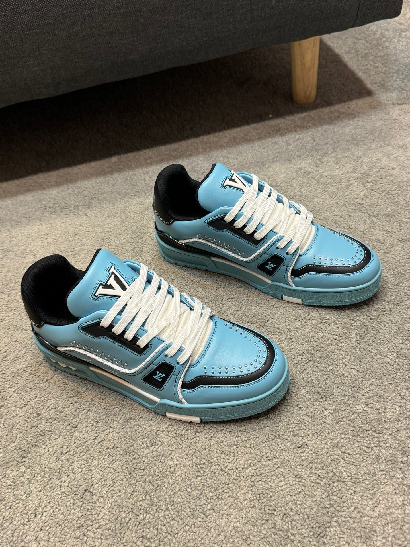[LOUIS VUITTON] LV Classic Trendy Shoes! Made of imported genuine leather, water-dyed cowhide lining, original version of durable and lightweight, high-quality fine products! Size: 35-45 (46 can be customized)