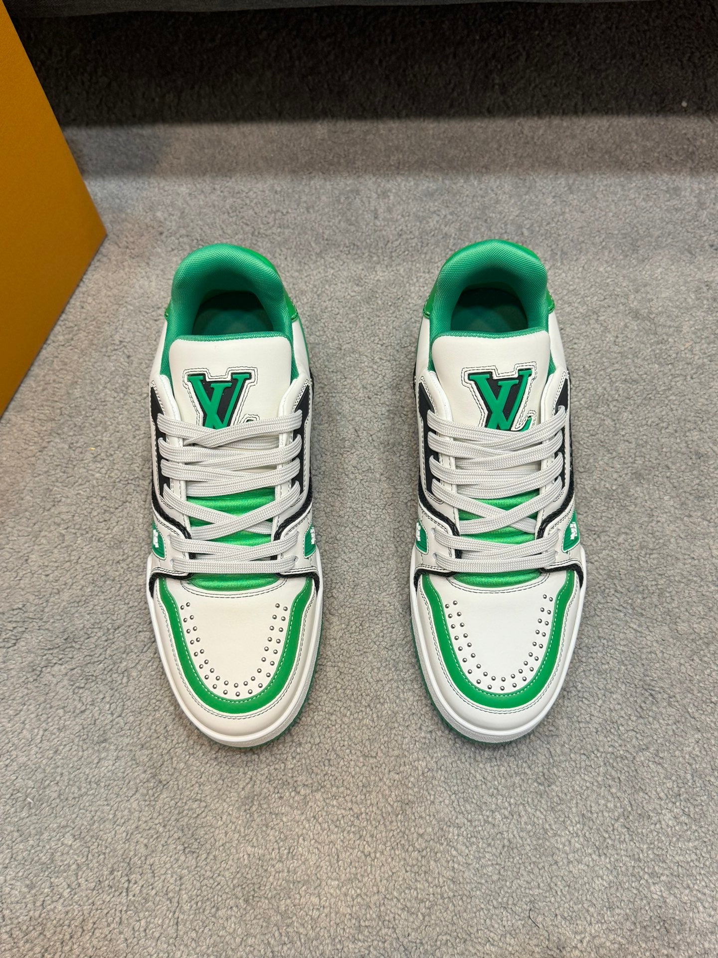 [LOUIS VUITTON] LV Classic Trendy Shoes! Made of imported genuine leather, water-dyed cowhide lining, original version of durable and lightweight, high-quality fine products! Size: 35-45 (46 can be customized)