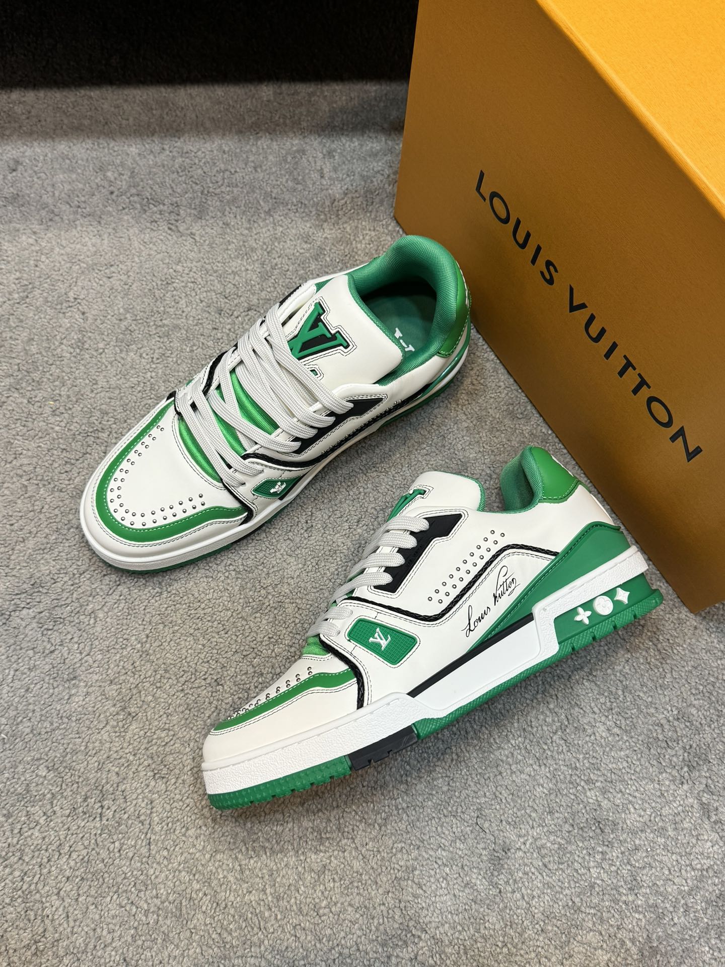 [LOUIS VUITTON] LV Classic Trendy Shoes! Made of imported genuine leather, water-dyed cowhide lining, original version of durable and lightweight, high-quality fine products! Size: 35-45 (46 can be customized)