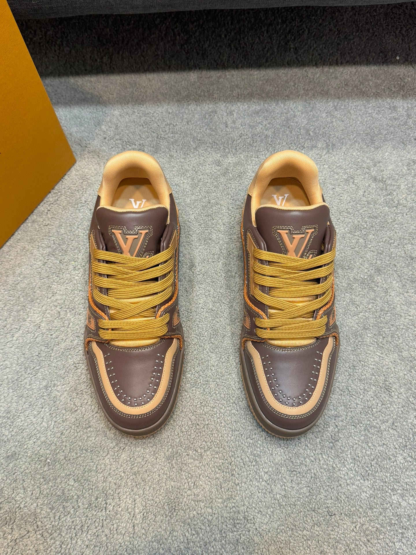 [LOUIS VUITTON] LV Classic Trendy Shoes! Made of imported genuine leather, water-dyed cowhide lining, original version of durable and lightweight, high-quality fine products! Size: 35-45 (46 can be customized)