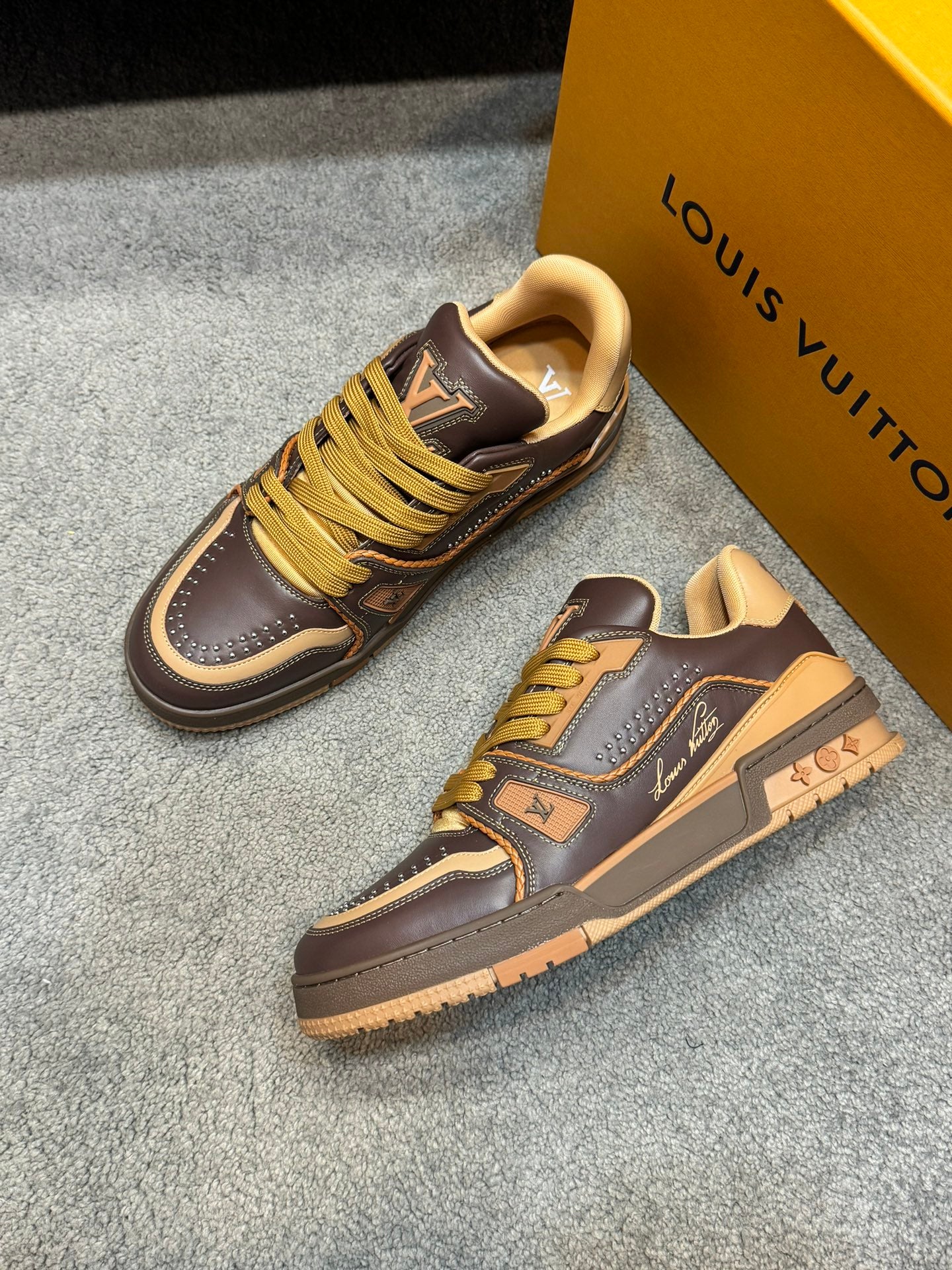 [LOUIS VUITTON] LV Classic Trendy Shoes! Made of imported genuine leather, water-dyed cowhide lining, original version of durable and lightweight, high-quality fine products! Size: 35-45 (46 can be customized)