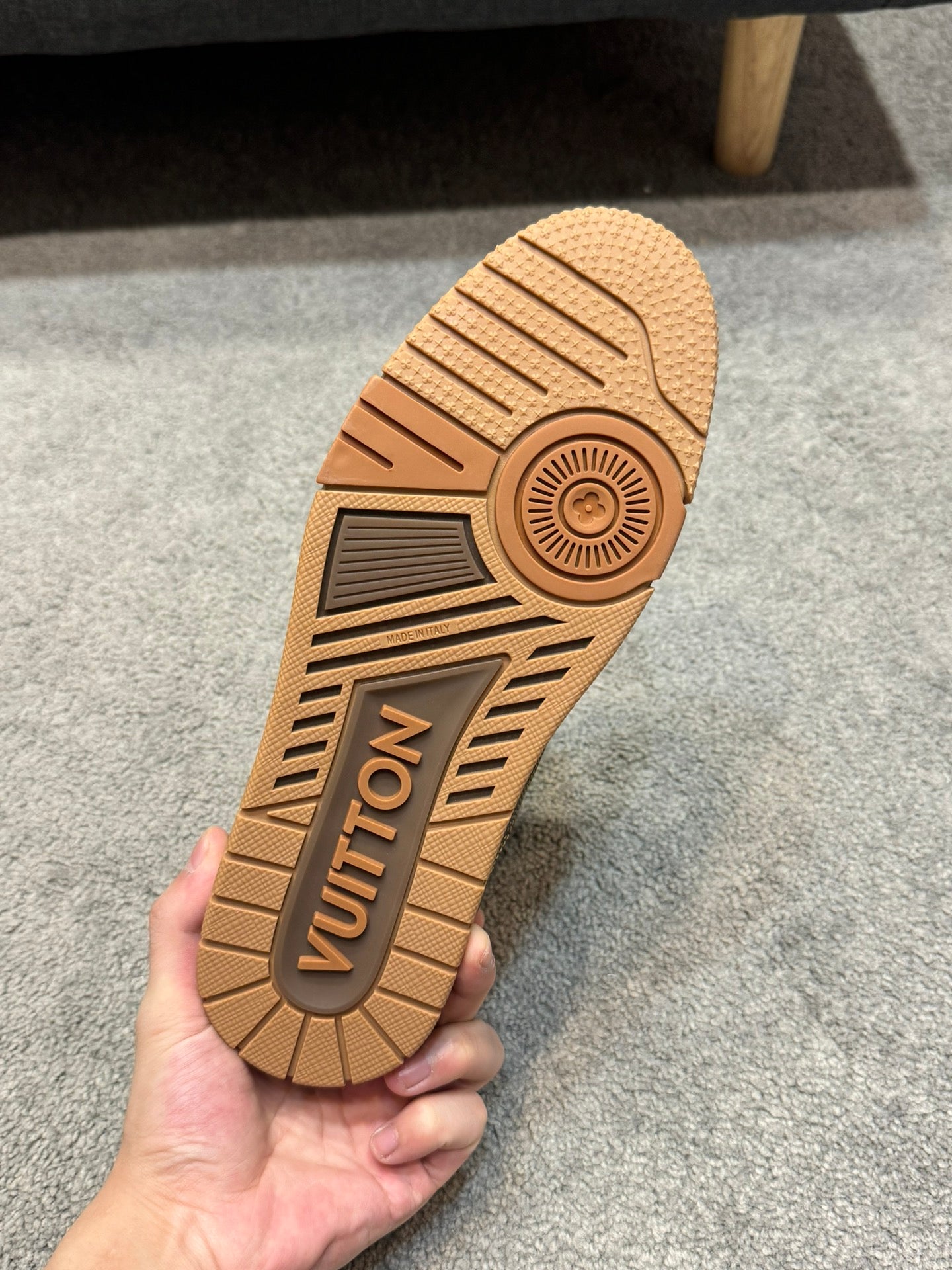 [LOUIS VUITTON] LV Classic Trendy Shoes! Made of imported genuine leather, water-dyed cowhide lining, original version of durable and lightweight, high-quality fine products! Size: 35-45 (46 can be customized)