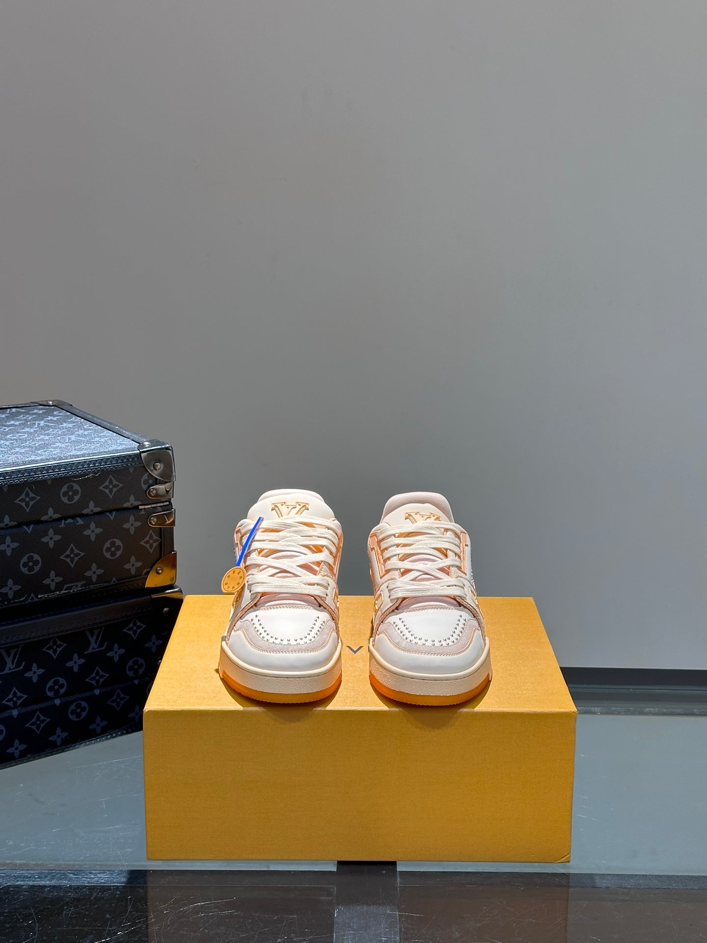 [LOUIS VUITTON] LV Classic Trendy Shoes! Made of imported genuine leather, water-dyed cowhide lining, original version of durable and lightweight, high-quality fine products! Size: 35-45 (46 can be customized)