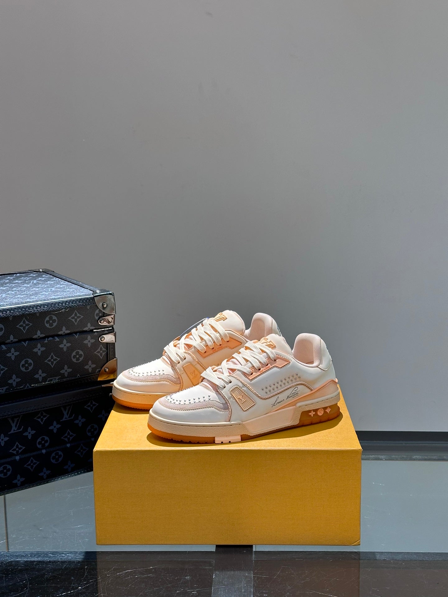 [LOUIS VUITTON] LV Classic Trendy Shoes! Made of imported genuine leather, water-dyed cowhide lining, original version of durable and lightweight, high-quality fine products! Size: 35-45 (46 can be customized)