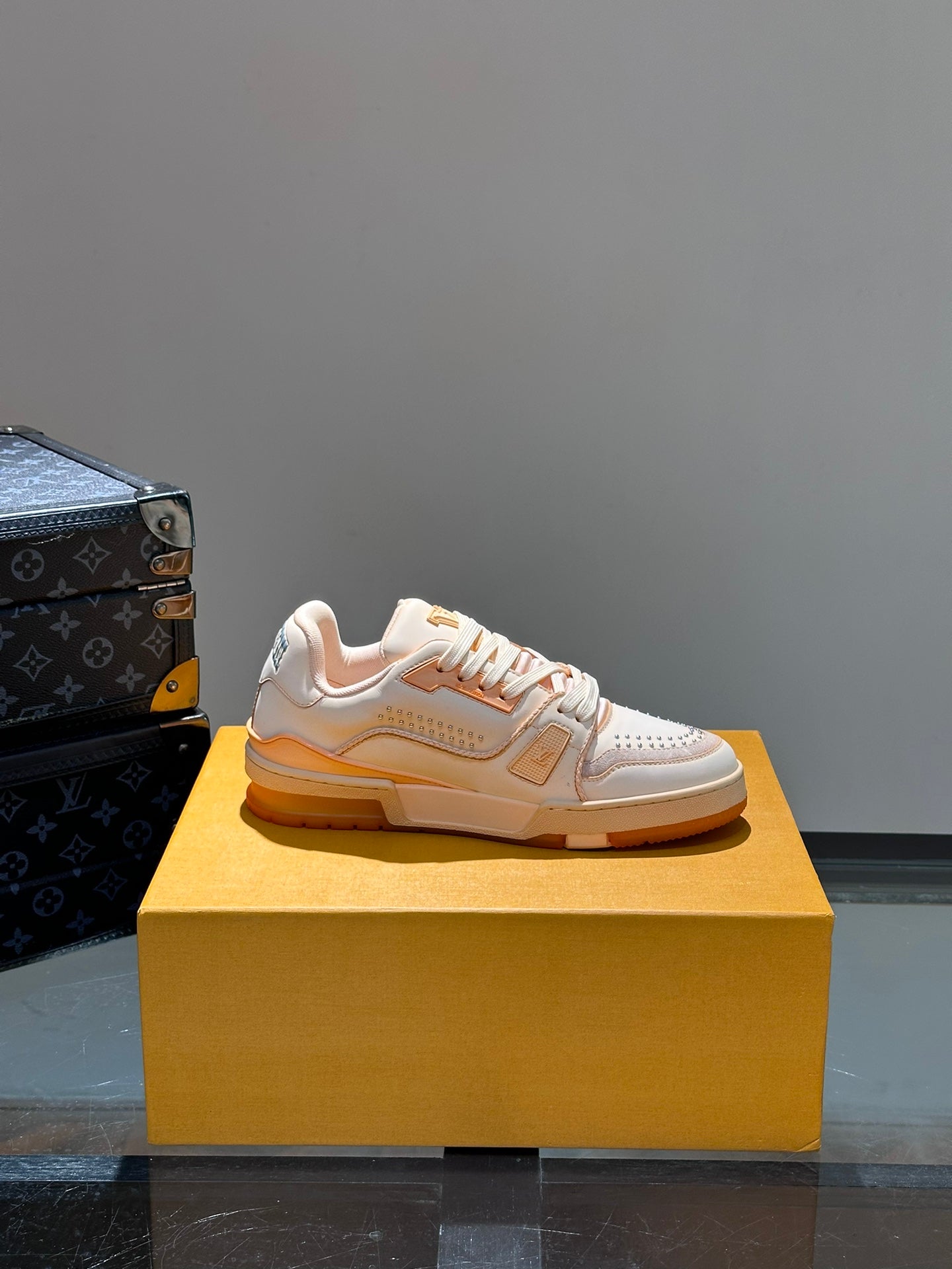 [LOUIS VUITTON] LV Classic Trendy Shoes! Made of imported genuine leather, water-dyed cowhide lining, original version of durable and lightweight, high-quality fine products! Size: 35-45 (46 can be customized)