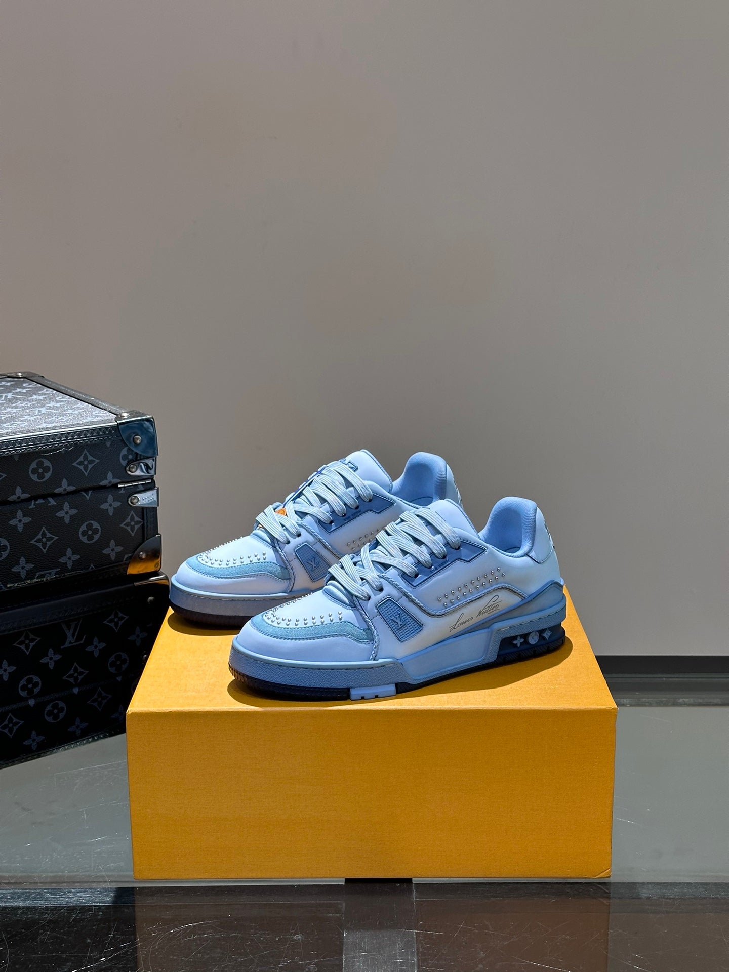 [LOUIS VUITTON] LV Classic Trendy Shoes! Made of imported genuine leather, water-dyed cowhide lining, original version of durable and lightweight, high-quality fine products! Size: 35-45 (46 can be customized)