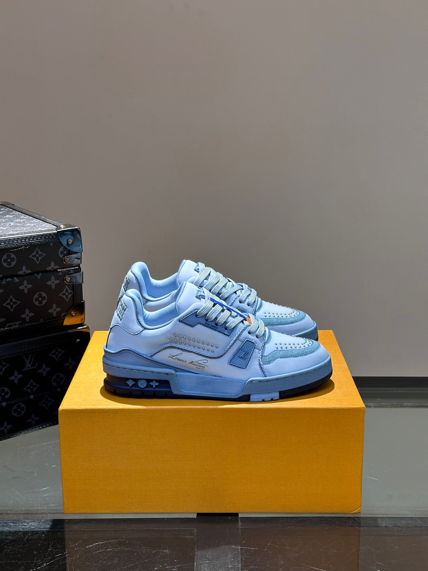 [LOUIS VUITTON] LV Classic Trendy Shoes! Made of imported genuine leather, water-dyed cowhide lining, original version of durable and lightweight, high-quality fine products! Size: 35-45 (46 can be customized)