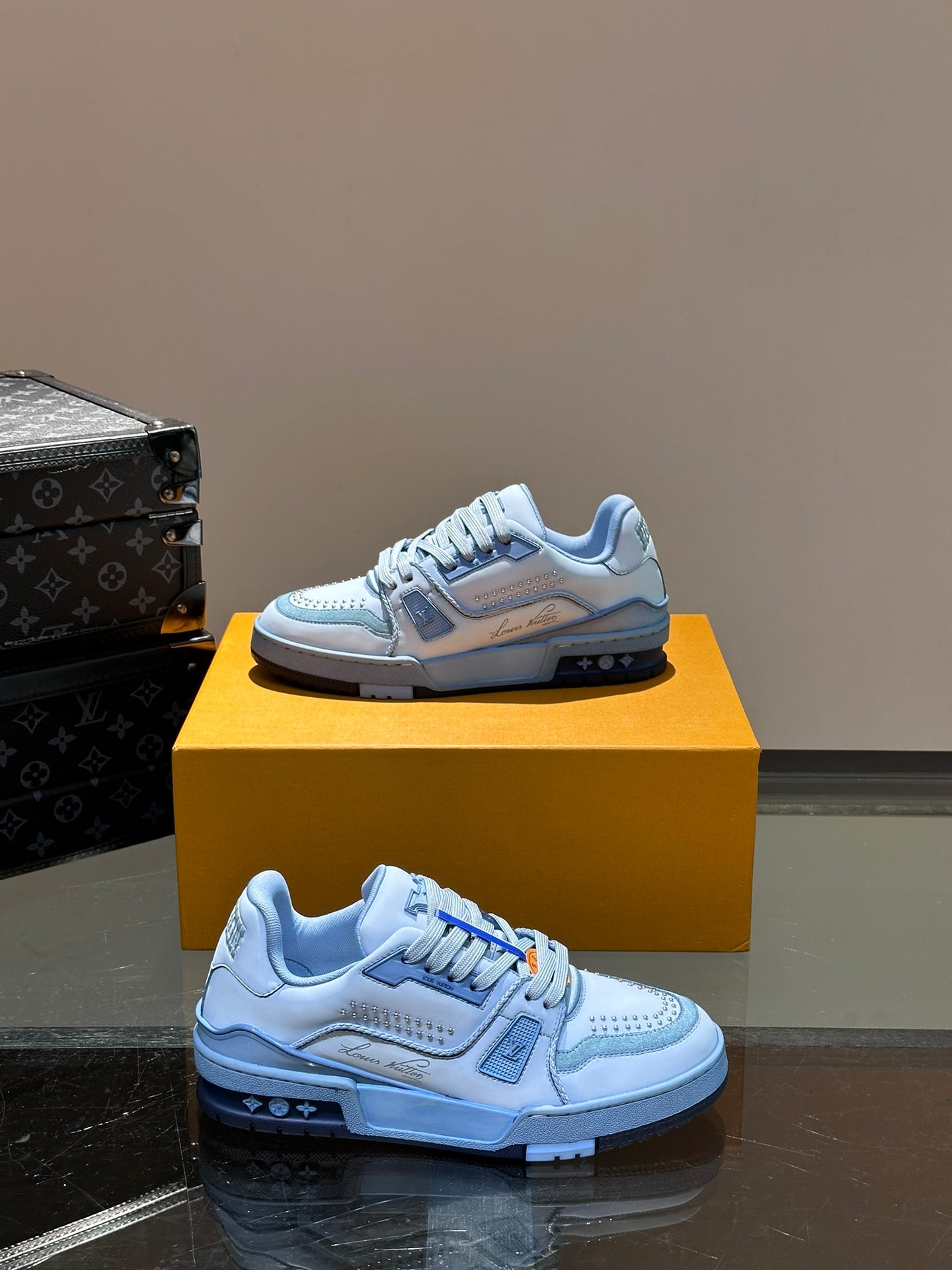 [LOUIS VUITTON] LV Classic Trendy Shoes! Made of imported genuine leather, water-dyed cowhide lining, original version of durable and lightweight, high-quality fine products! Size: 35-45 (46 can be customized)