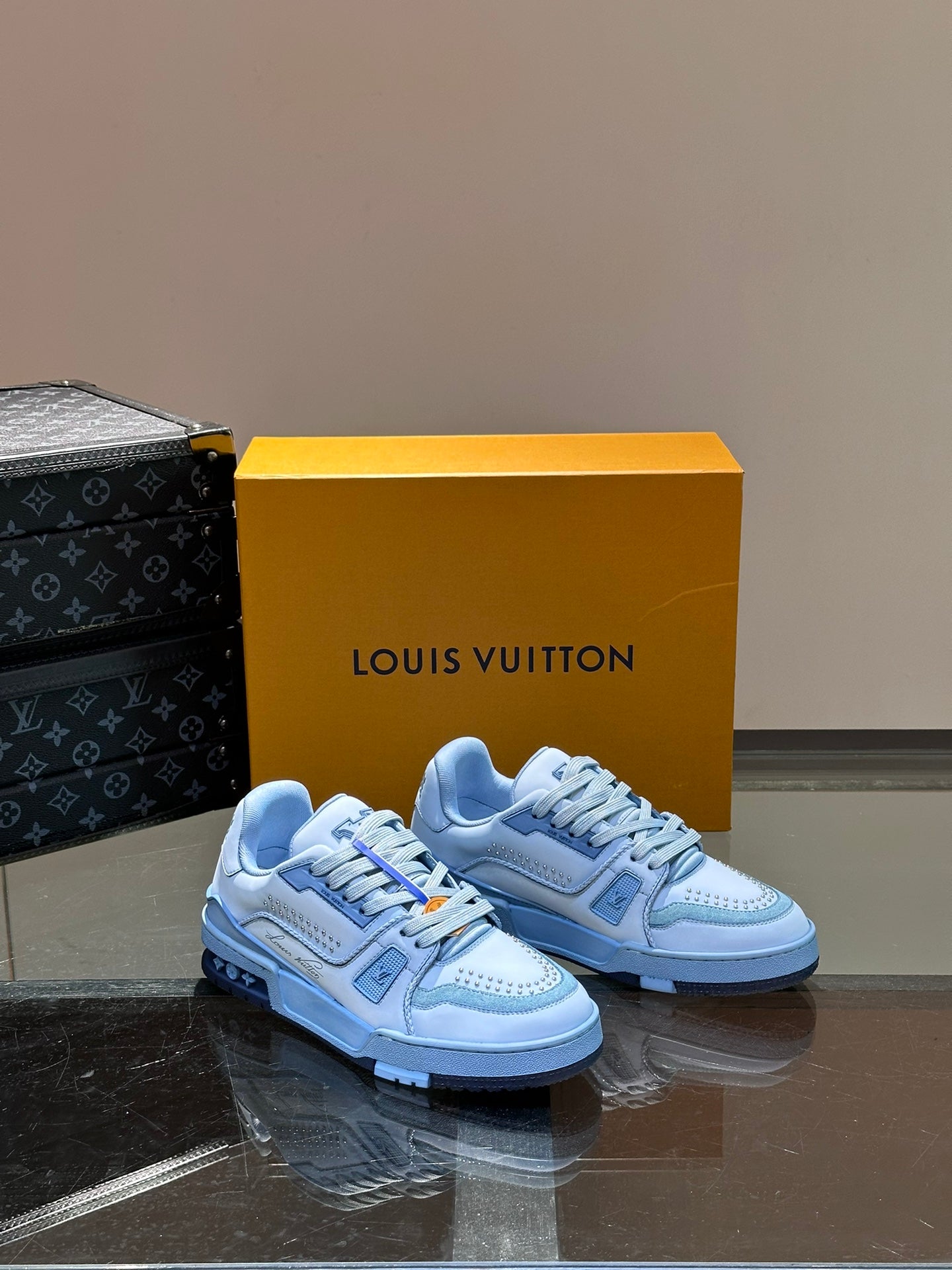 [LOUIS VUITTON] LV Classic Trendy Shoes! Made of imported genuine leather, water-dyed cowhide lining, original version of durable and lightweight, high-quality fine products! Size: 35-45 (46 can be customized)
