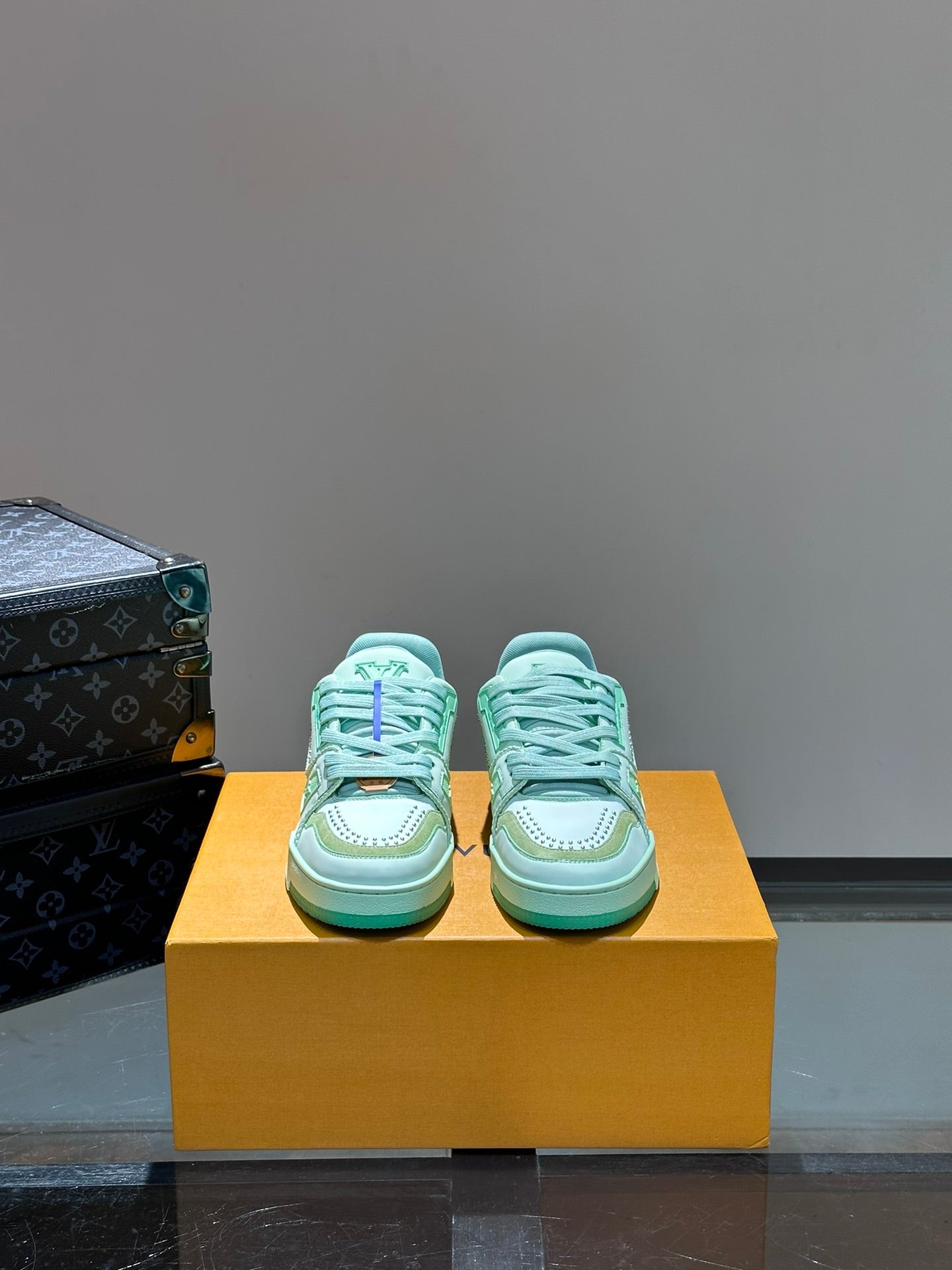 [LOUIS VUITTON] LV Classic Trendy Shoes! Made of imported genuine leather, water-dyed cowhide lining, original version of durable and lightweight, high-quality fine products! Size: 35-45 (46 can be customized)