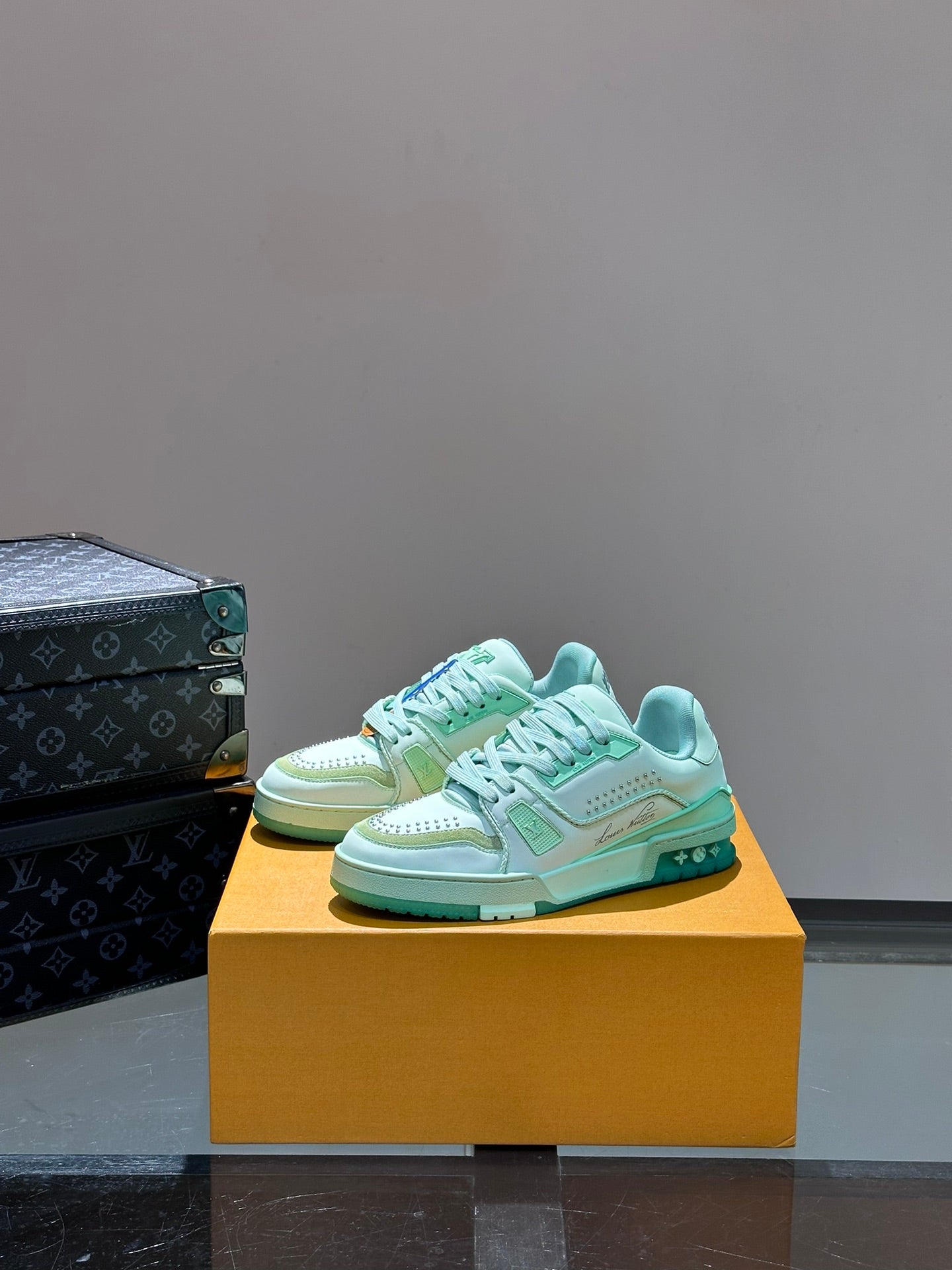 [LOUIS VUITTON] LV Classic Trendy Shoes! Made of imported genuine leather, water-dyed cowhide lining, original version of durable and lightweight, high-quality fine products! Size: 35-45 (46 can be customized)