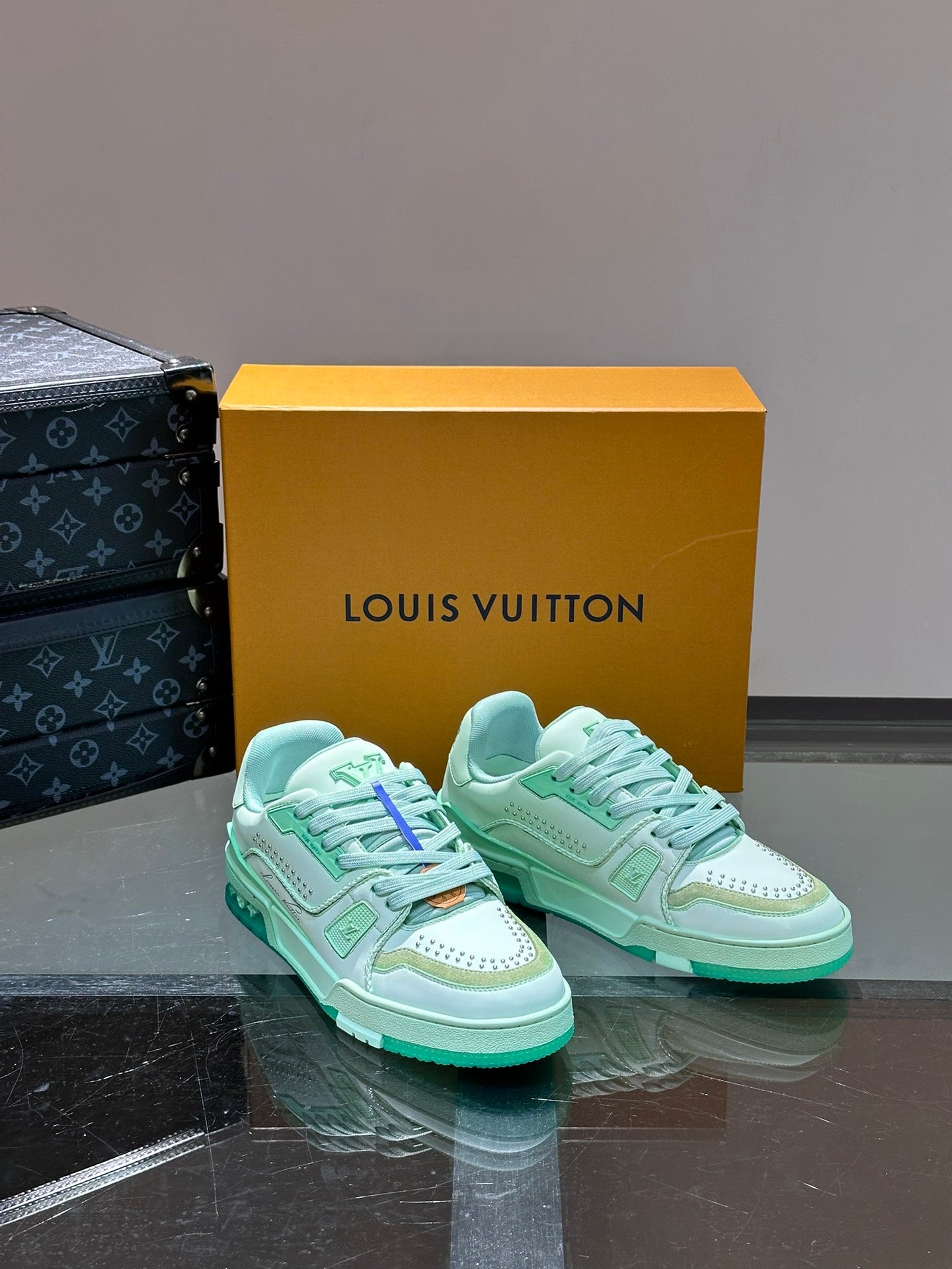 [LOUIS VUITTON] LV Classic Trendy Shoes! Made of imported genuine leather, water-dyed cowhide lining, original version of durable and lightweight, high-quality fine products! Size: 35-45 (46 can be customized)