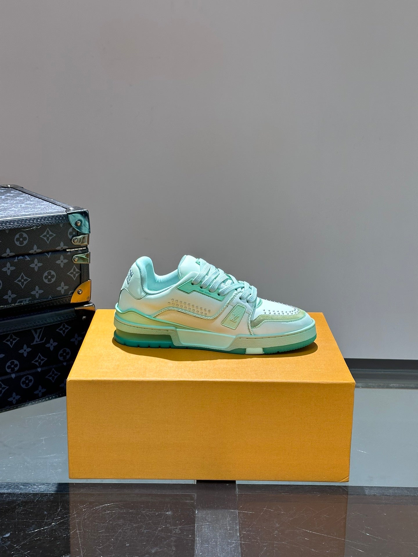 [LOUIS VUITTON] LV Classic Trendy Shoes! Made of imported genuine leather, water-dyed cowhide lining, original version of durable and lightweight, high-quality fine products! Size: 35-45 (46 can be customized)