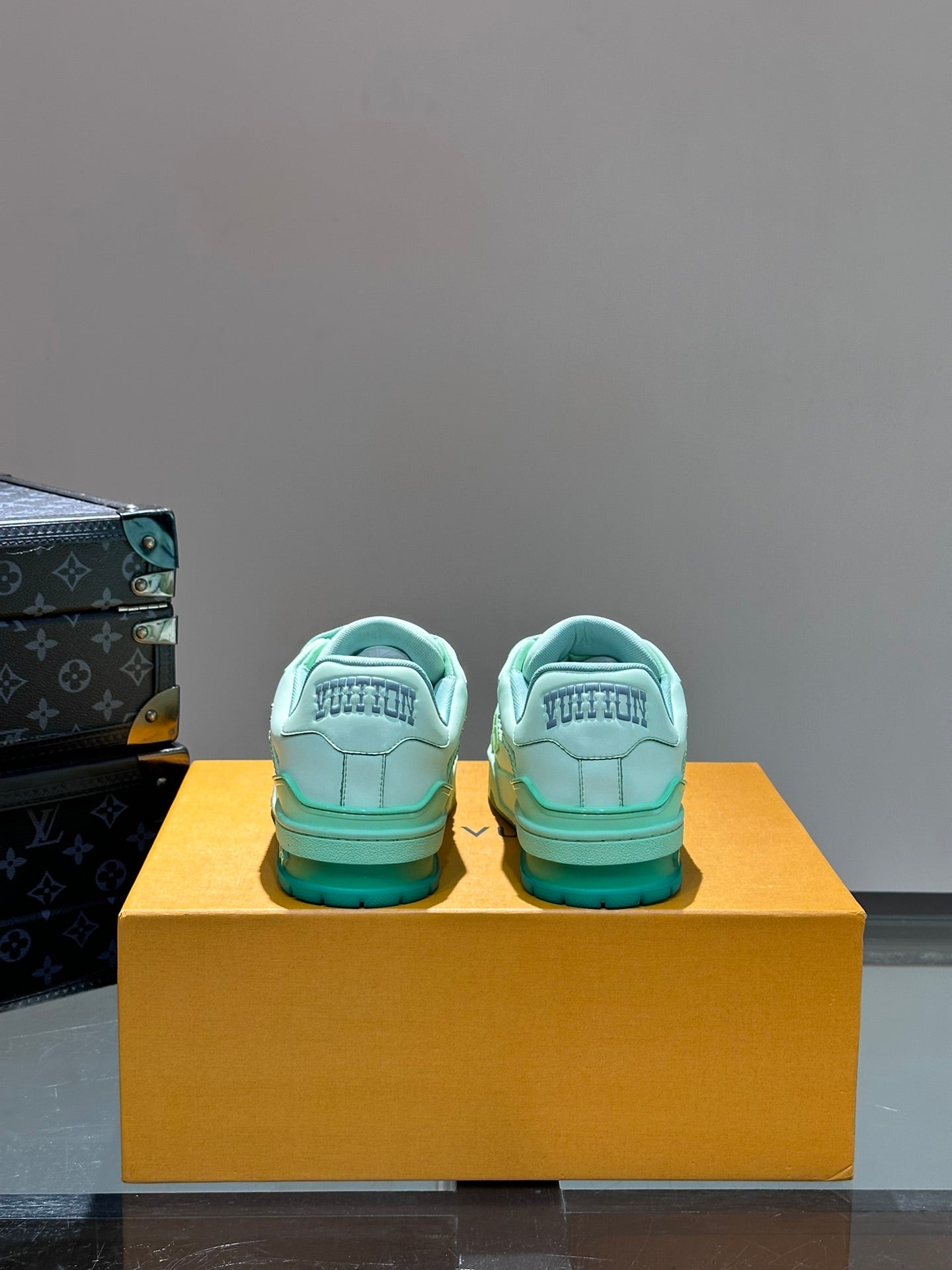 [LOUIS VUITTON] LV Classic Trendy Shoes! Made of imported genuine leather, water-dyed cowhide lining, original version of durable and lightweight, high-quality fine products! Size: 35-45 (46 can be customized)