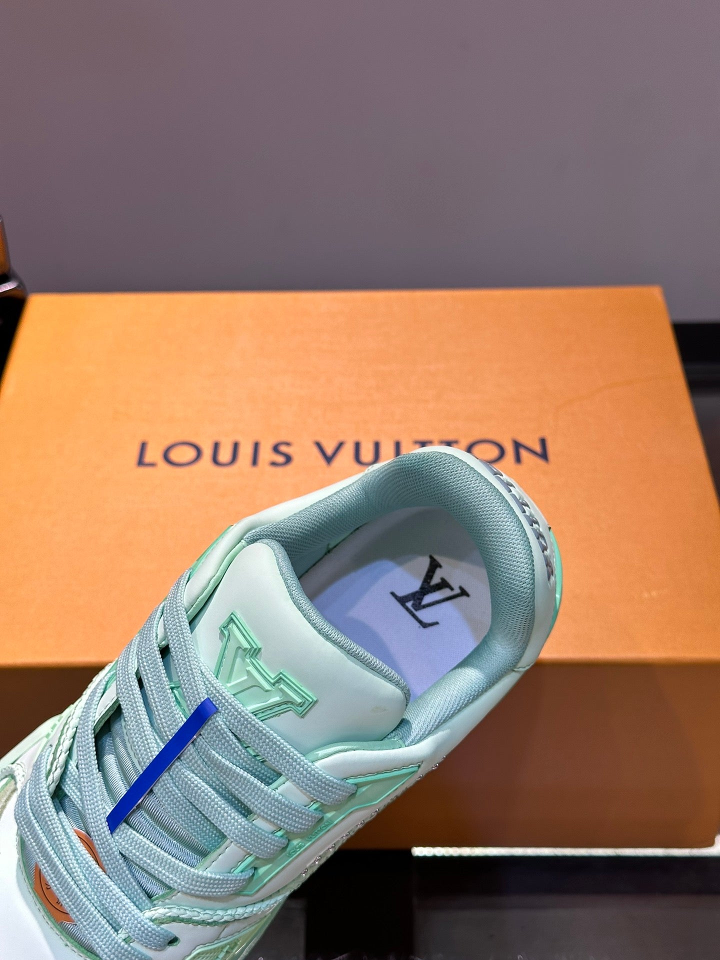 [LOUIS VUITTON] LV Classic Trendy Shoes! Made of imported genuine leather, water-dyed cowhide lining, original version of durable and lightweight, high-quality fine products! Size: 35-45 (46 can be customized)
