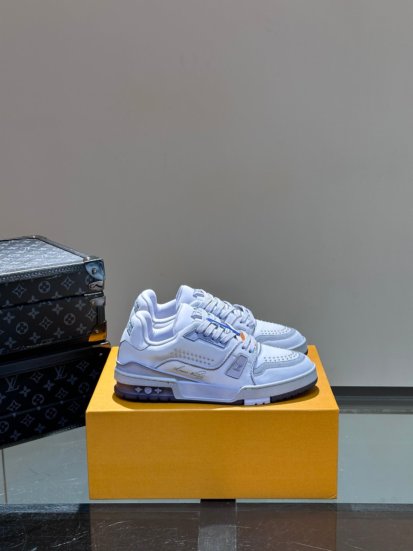 [LOUIS VUITTON] LV Classic Trendy Shoes! Made of imported genuine leather, water-dyed cowhide lining, original version of durable and lightweight, high-quality fine products! Size: 35-45 (46 can be customized)