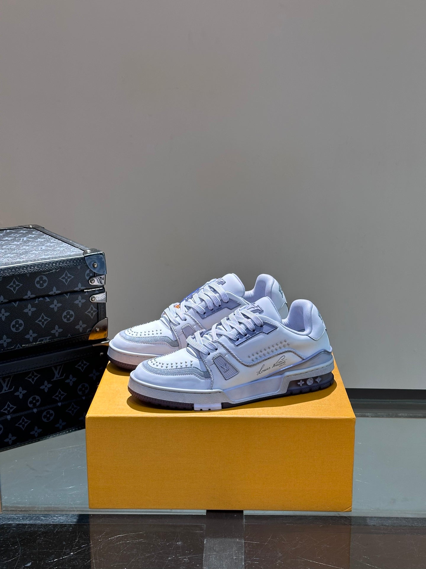 [LOUIS VUITTON] LV Classic Trendy Shoes! Made of imported genuine leather, water-dyed cowhide lining, original version of durable and lightweight, high-quality fine products! Size: 35-45 (46 can be customized)