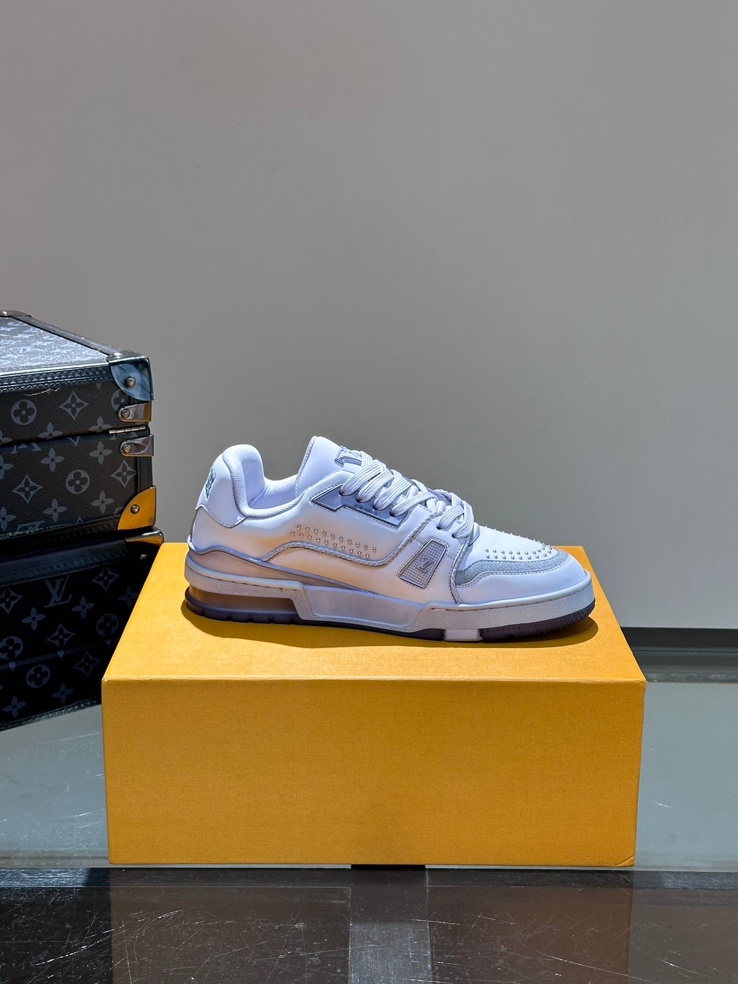 [LOUIS VUITTON] LV Classic Trendy Shoes! Made of imported genuine leather, water-dyed cowhide lining, original version of durable and lightweight, high-quality fine products! Size: 35-45 (46 can be customized)