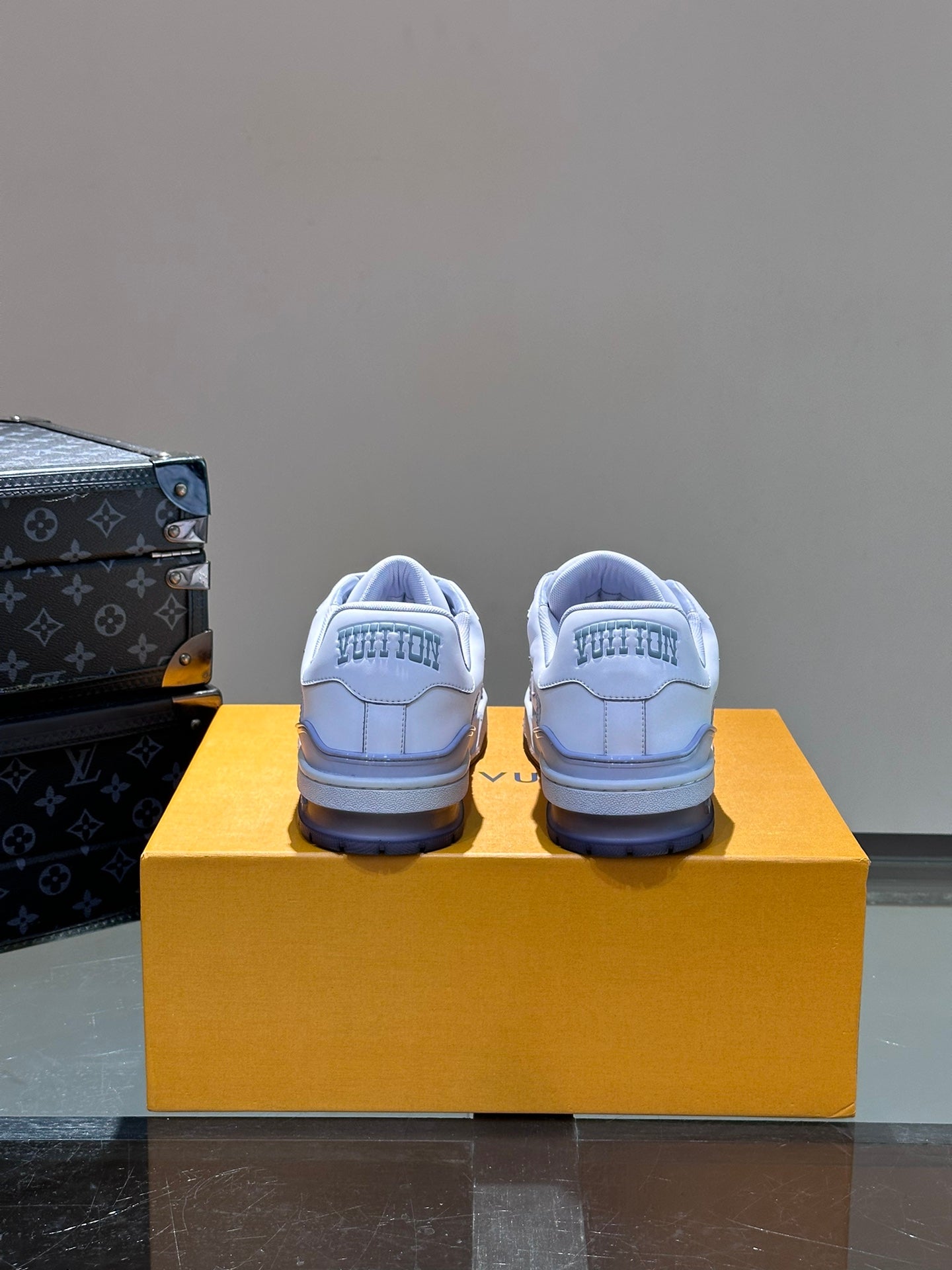 [LOUIS VUITTON] LV Classic Trendy Shoes! Made of imported genuine leather, water-dyed cowhide lining, original version of durable and lightweight, high-quality fine products! Size: 35-45 (46 can be customized)