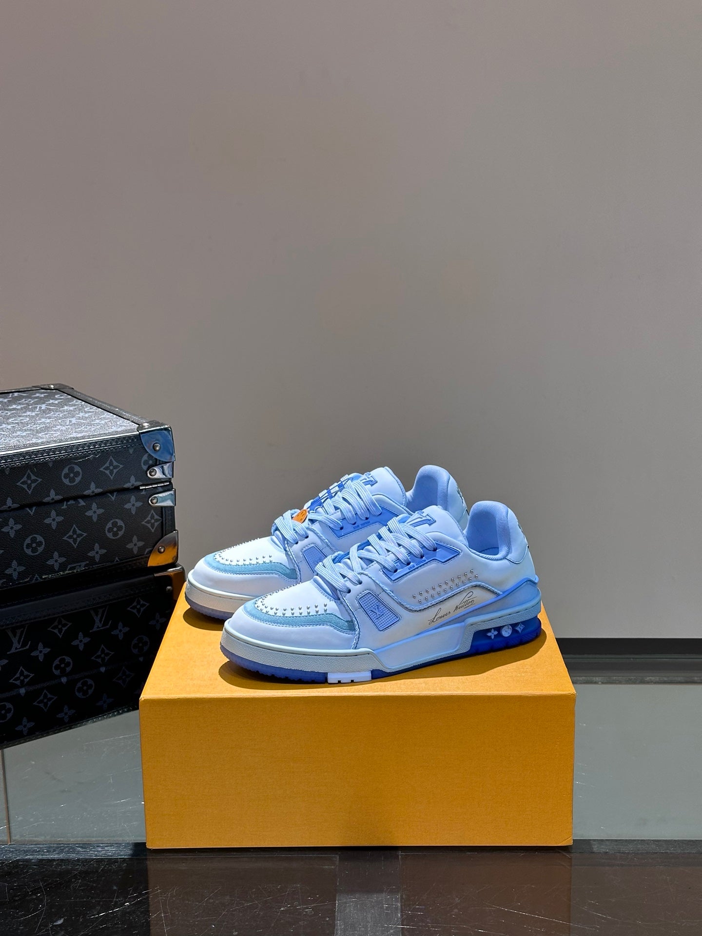 [LOUIS VUITTON] LV Classic Trendy Shoes! Made of imported genuine leather, water-dyed cowhide lining, original version of durable and lightweight, high-quality fine products! Size: 35-45 (46 can be customized)