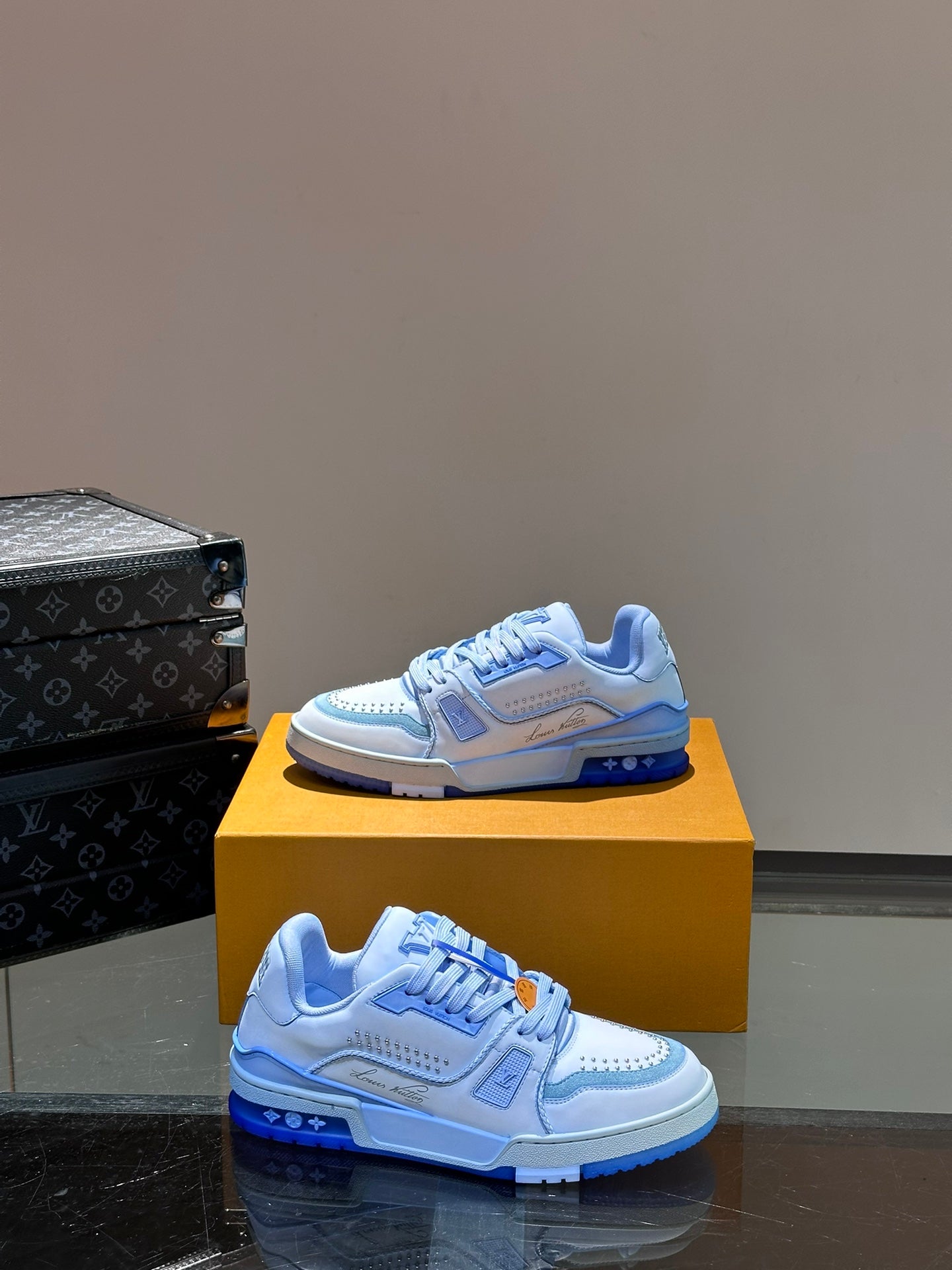 [LOUIS VUITTON] LV Classic Trendy Shoes! Made of imported genuine leather, water-dyed cowhide lining, original version of durable and lightweight, high-quality fine products! Size: 35-45 (46 can be customized)