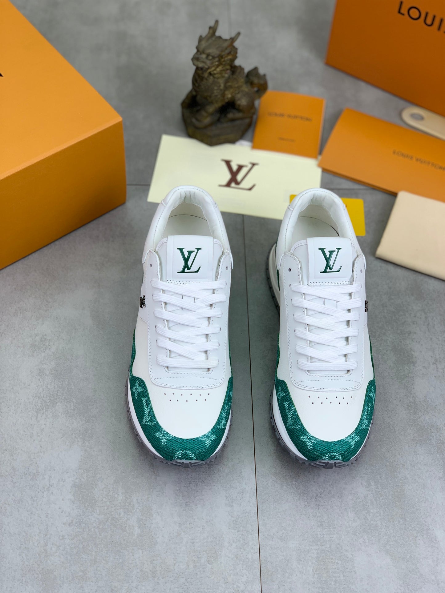 [LOUIS VUITTON] LV Classic Trendy Shoes! Made of imported genuine leather, water-dyed cowhide