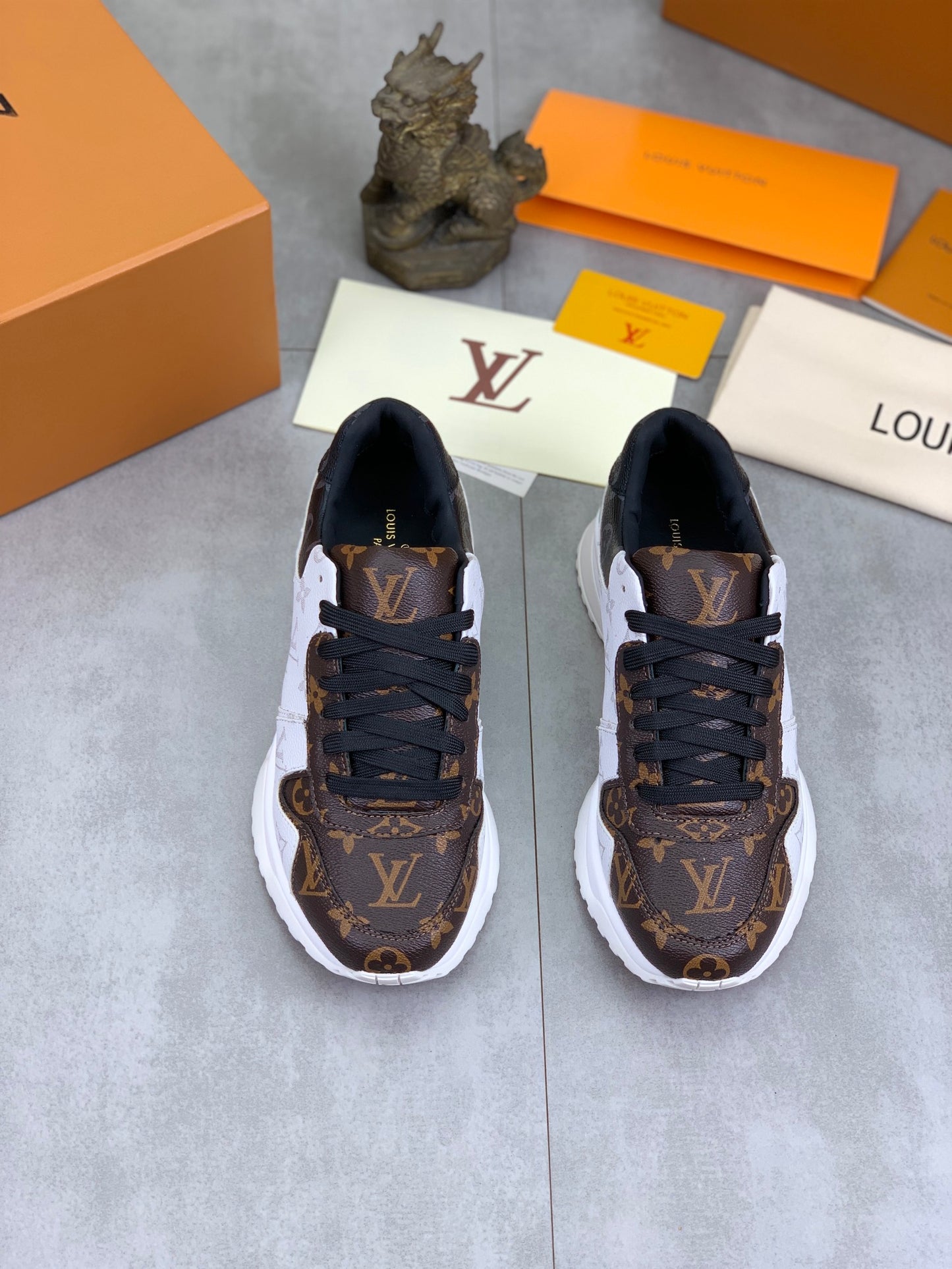 [LOUIS VUITTON] LV Classic Trendy Shoes! Made of imported genuine leather, water-dyed cowhide