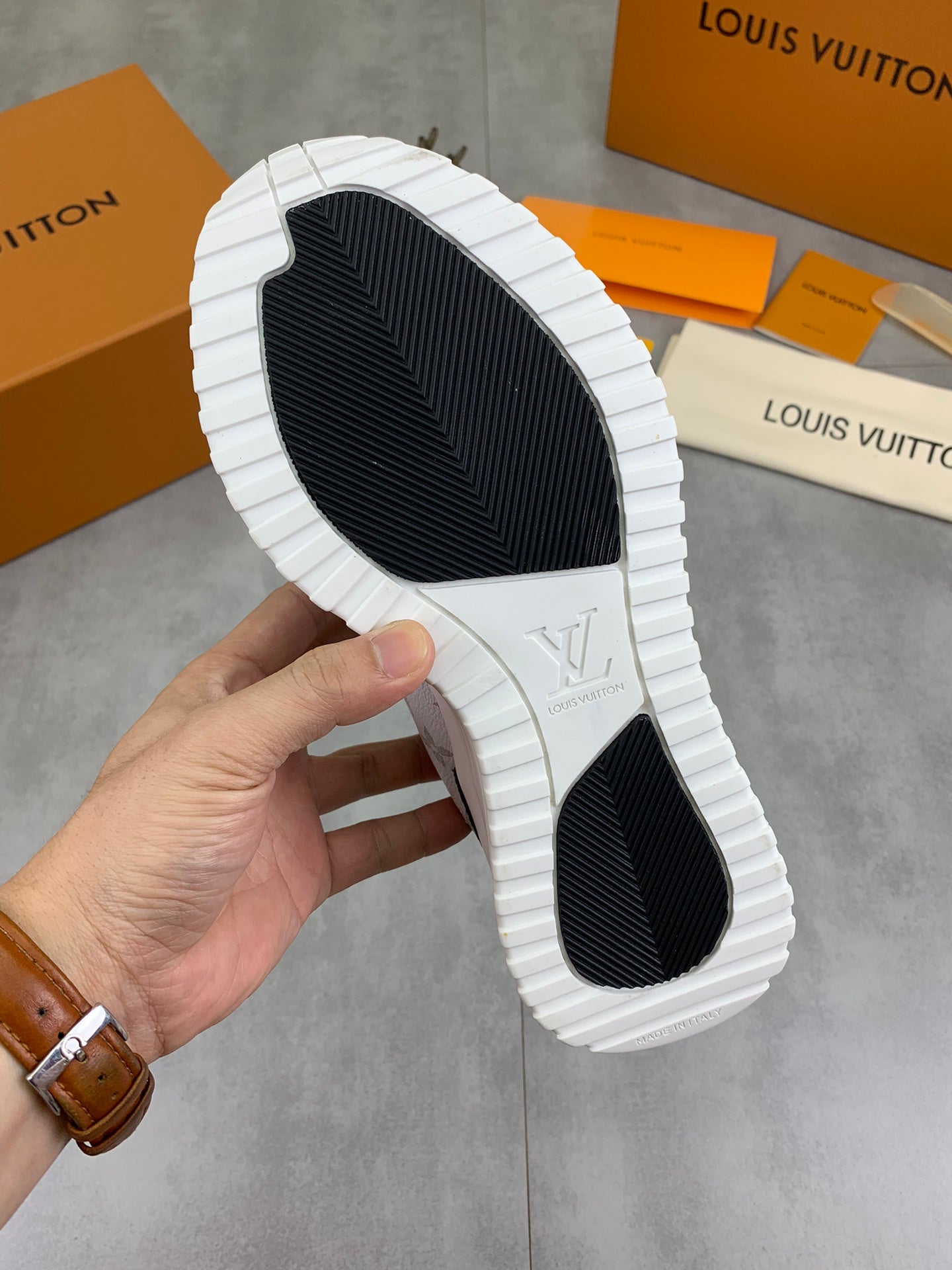 [LOUIS VUITTON] LV Classic Trendy Shoes! Made of imported genuine leather, water-dyed cowhide
