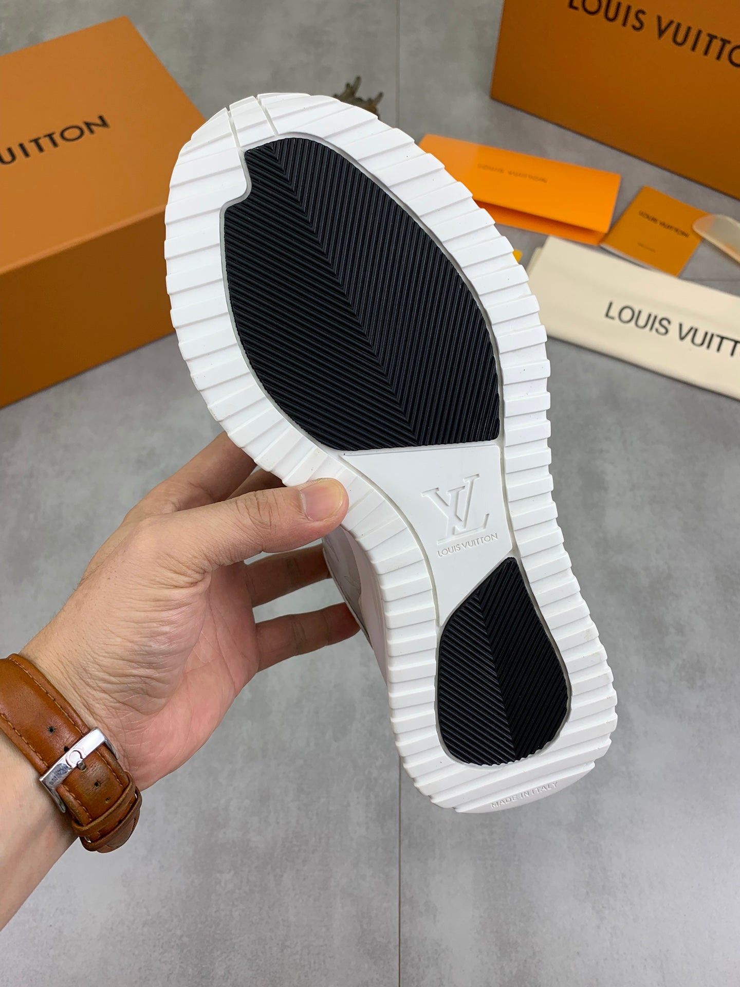 [LOUIS VUITTON] LV Classic Trendy Shoes! Made of imported genuine leather, water-dyed cowhide