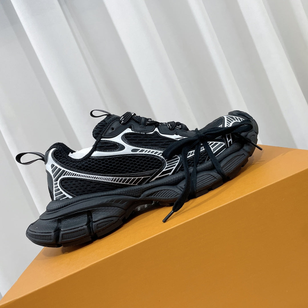 Balenciaga's new 3XL sneakers. Washed and destroyed canvas sneakers. New summer products breathable