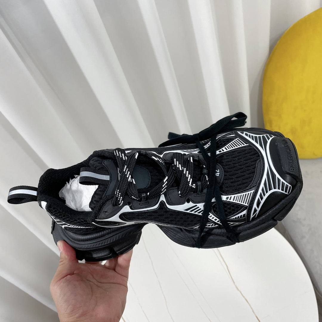 Balenciaga's new 3XL sneakers. Washed and destroyed canvas sneakers. New summer products breathable