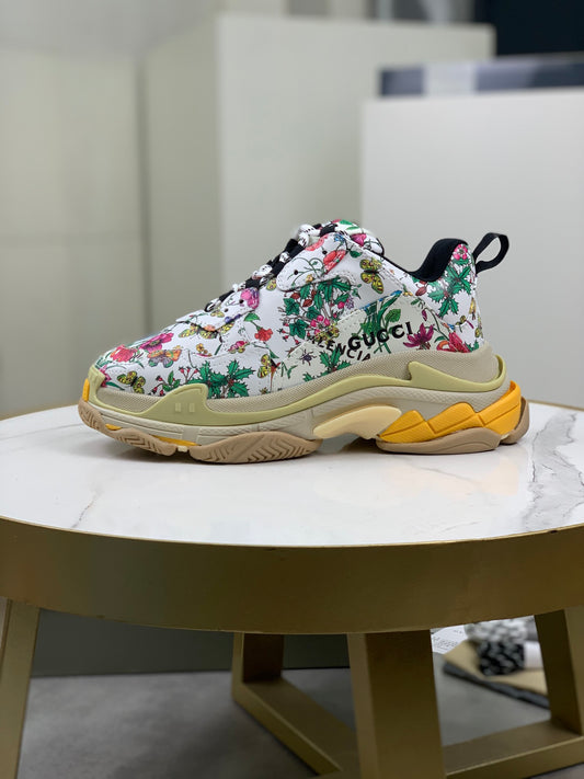 GUCCI x Balenciaga lace-up round toe low top Daddy shoes. The upper adopts imported cowhide,