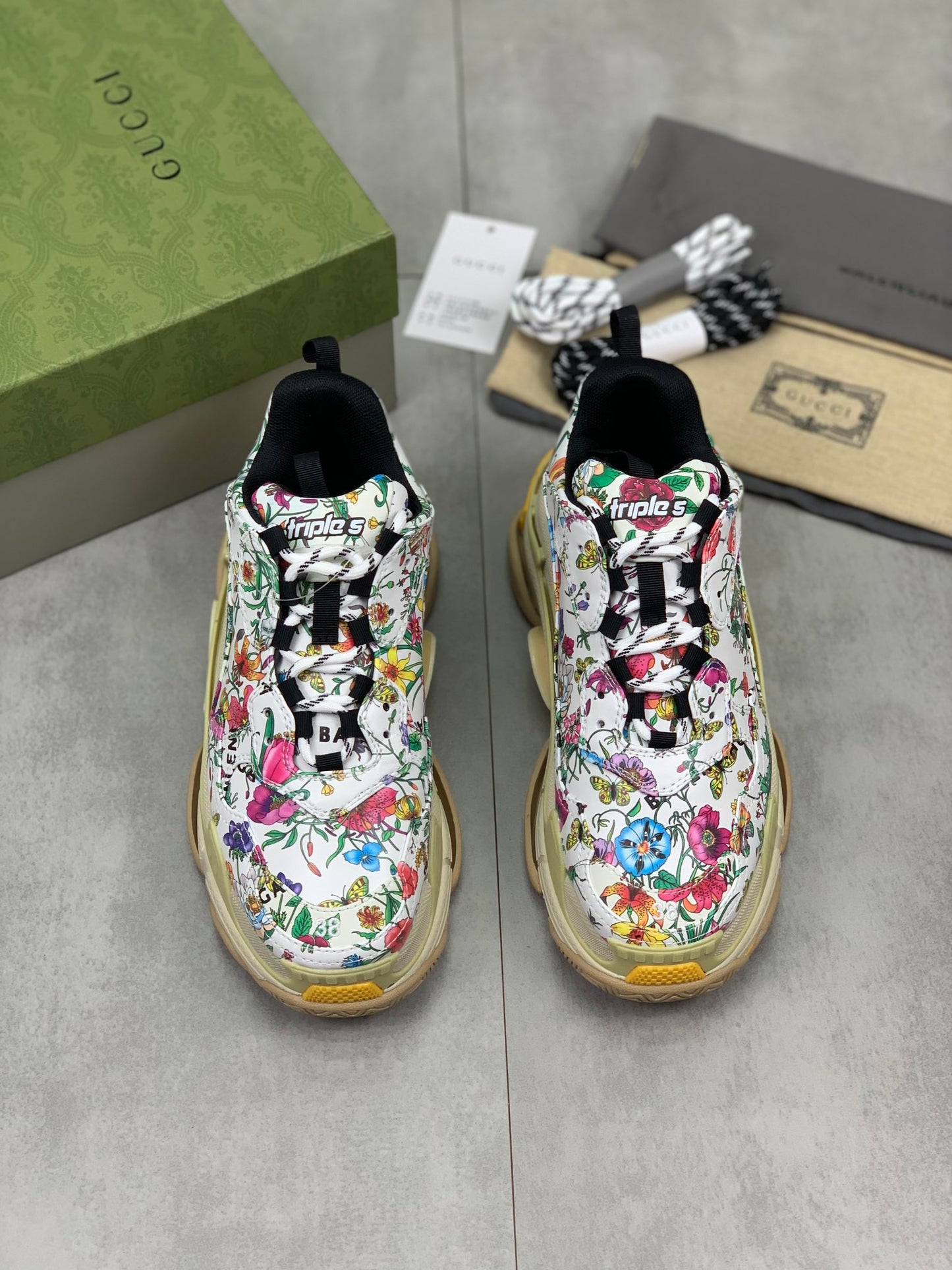 GUCCI x Balenciaga lace-up round toe low top Daddy shoes. The upper adopts imported cowhide,