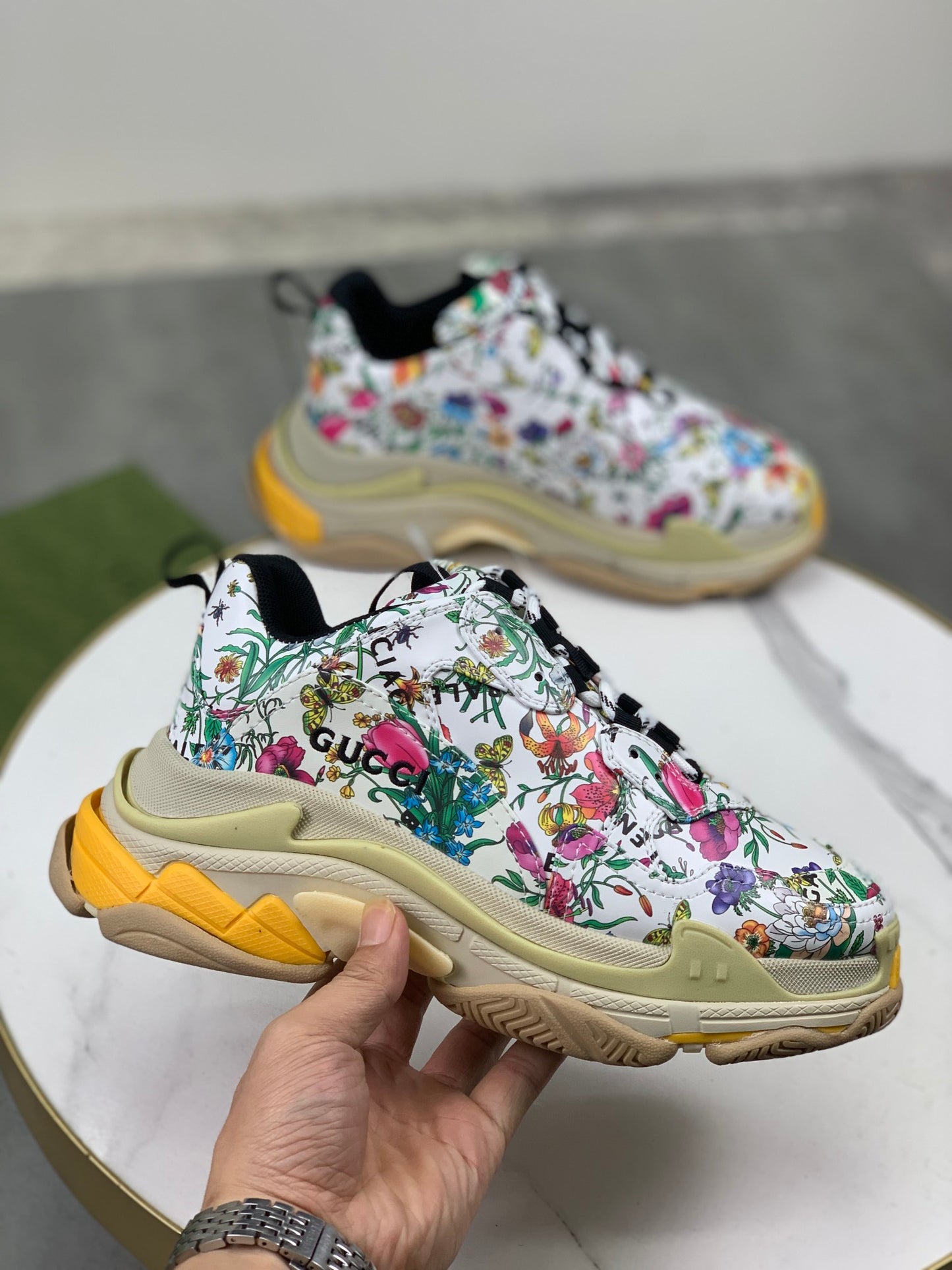 GUCCI x Balenciaga lace-up round toe low top Daddy shoes. The upper adopts imported cowhide,